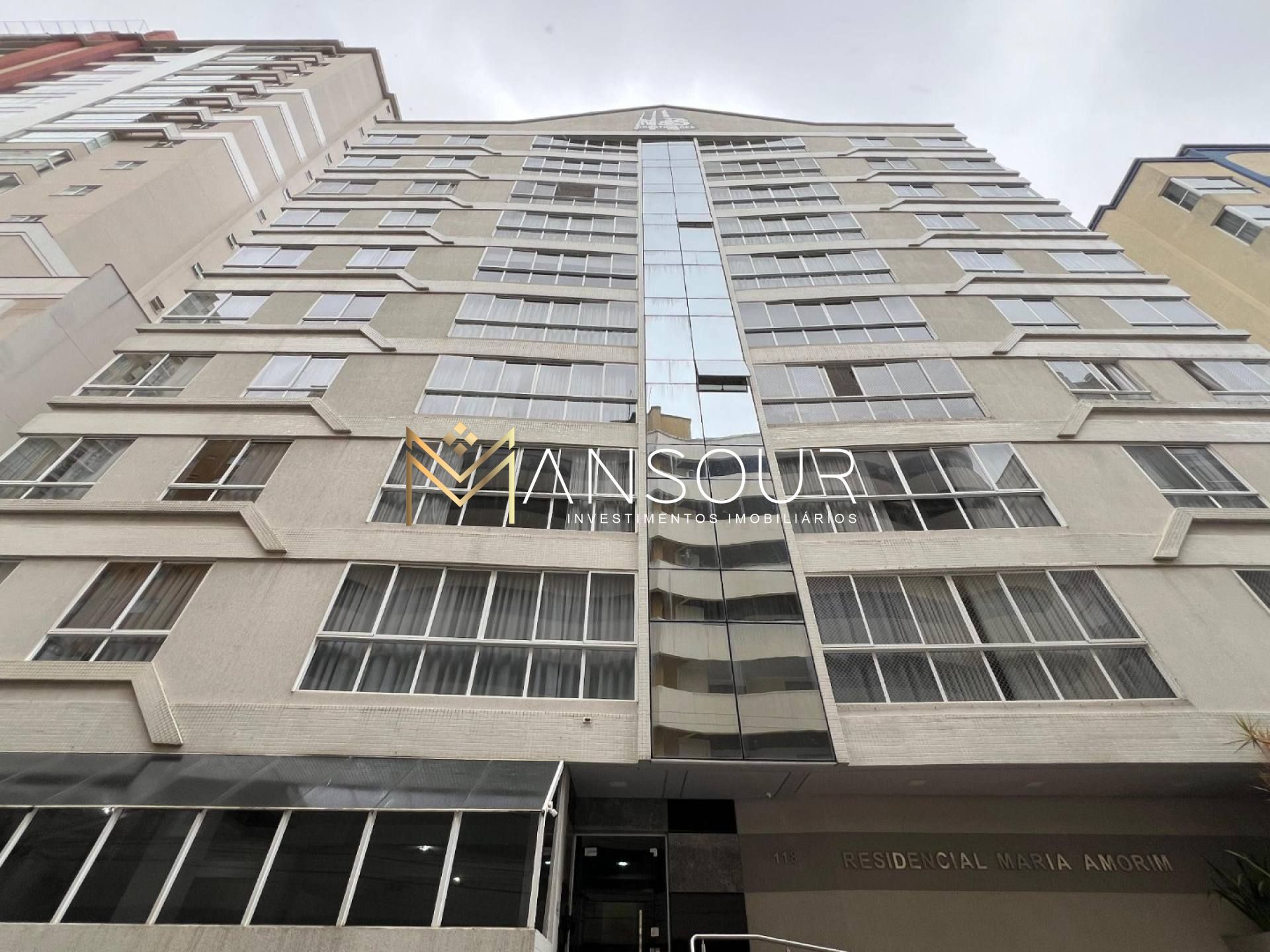 MEIA PRAIA Apartamento 03 suítes