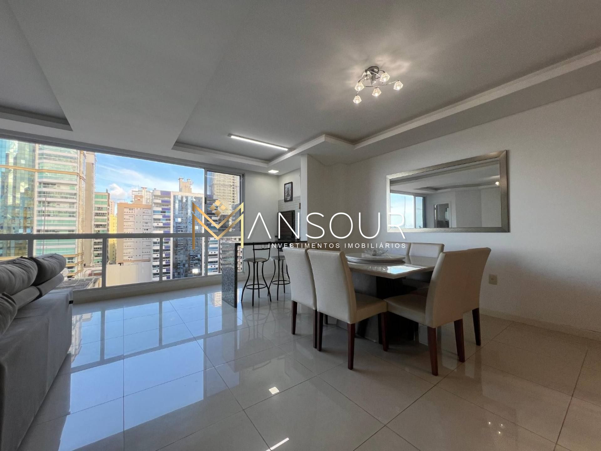 MEIA PRAIA Apartamento 03 suítes