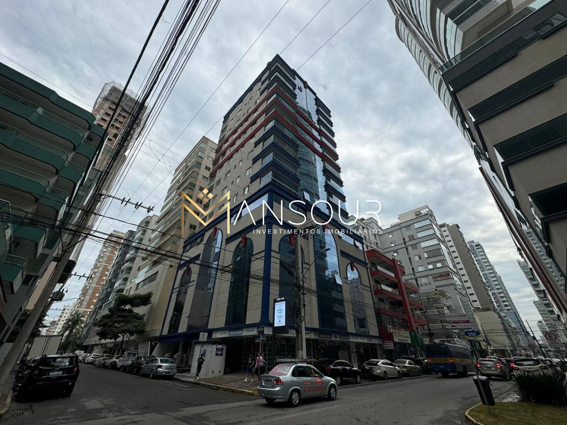 MEIA PRAIA Apartamento  03 suítes
