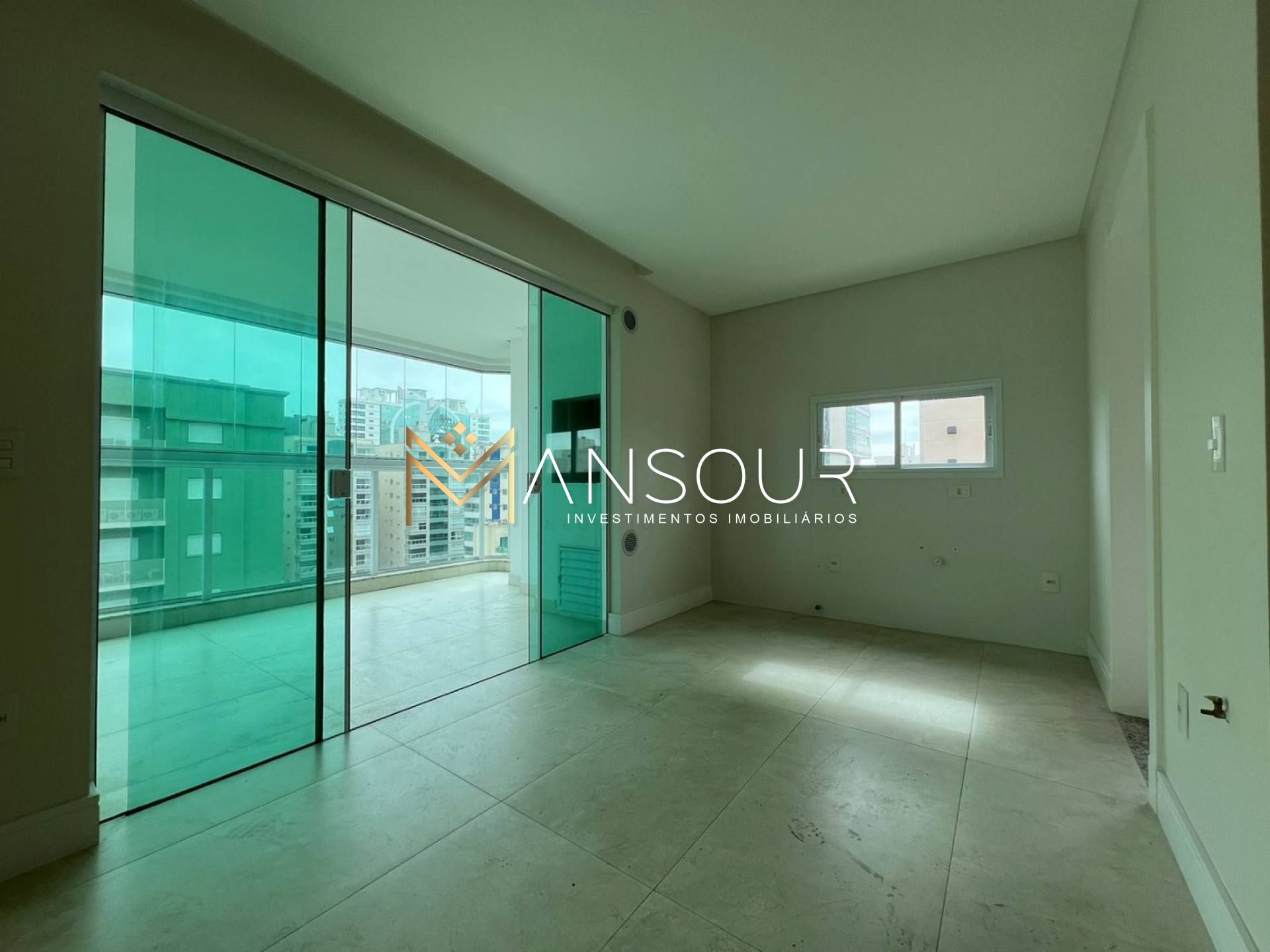 ALTO PADRÃO DE ACABAMENTO Apartamento 03 suítes