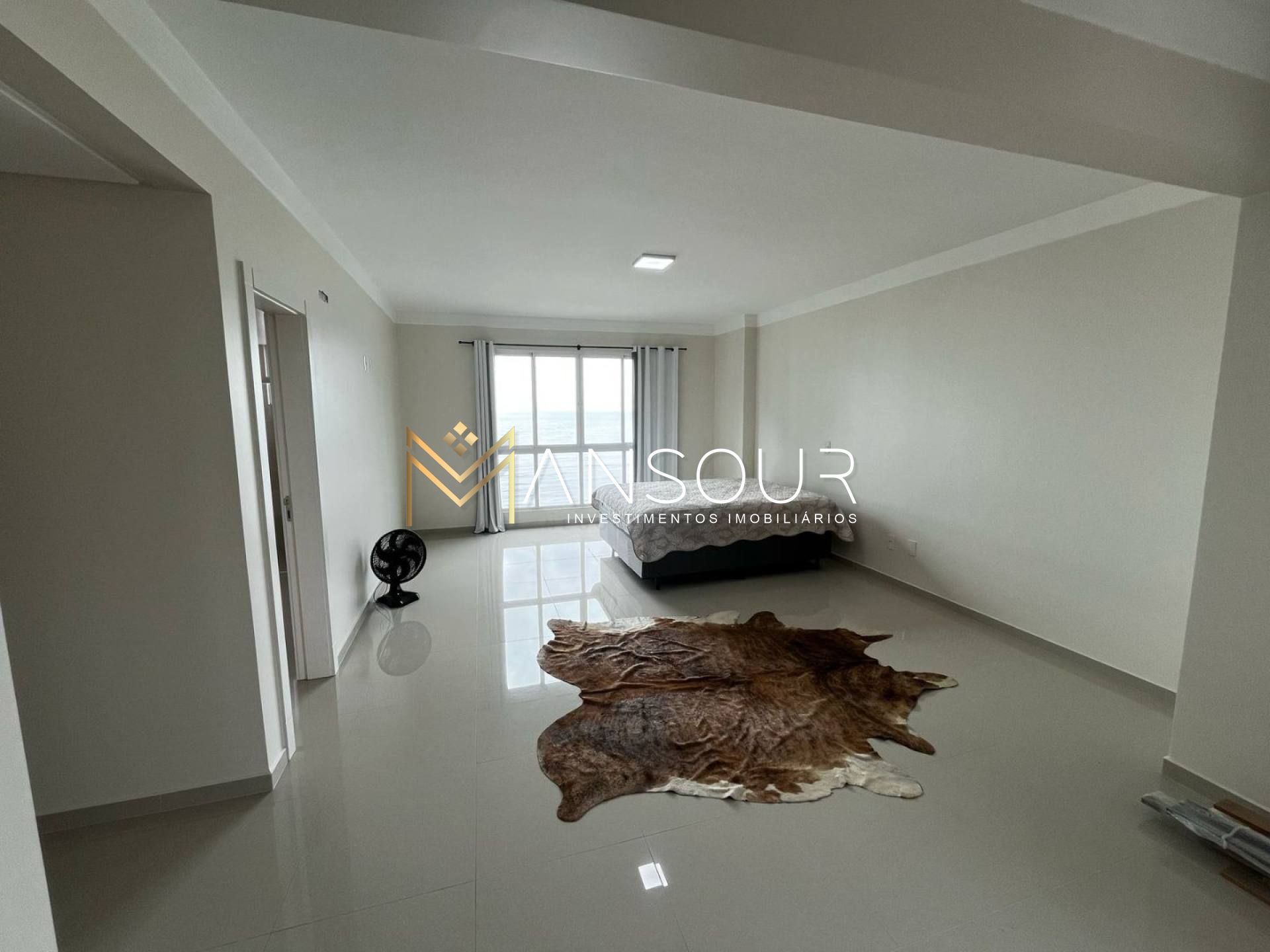 COBERTURA  Apartamento com 04 suítes