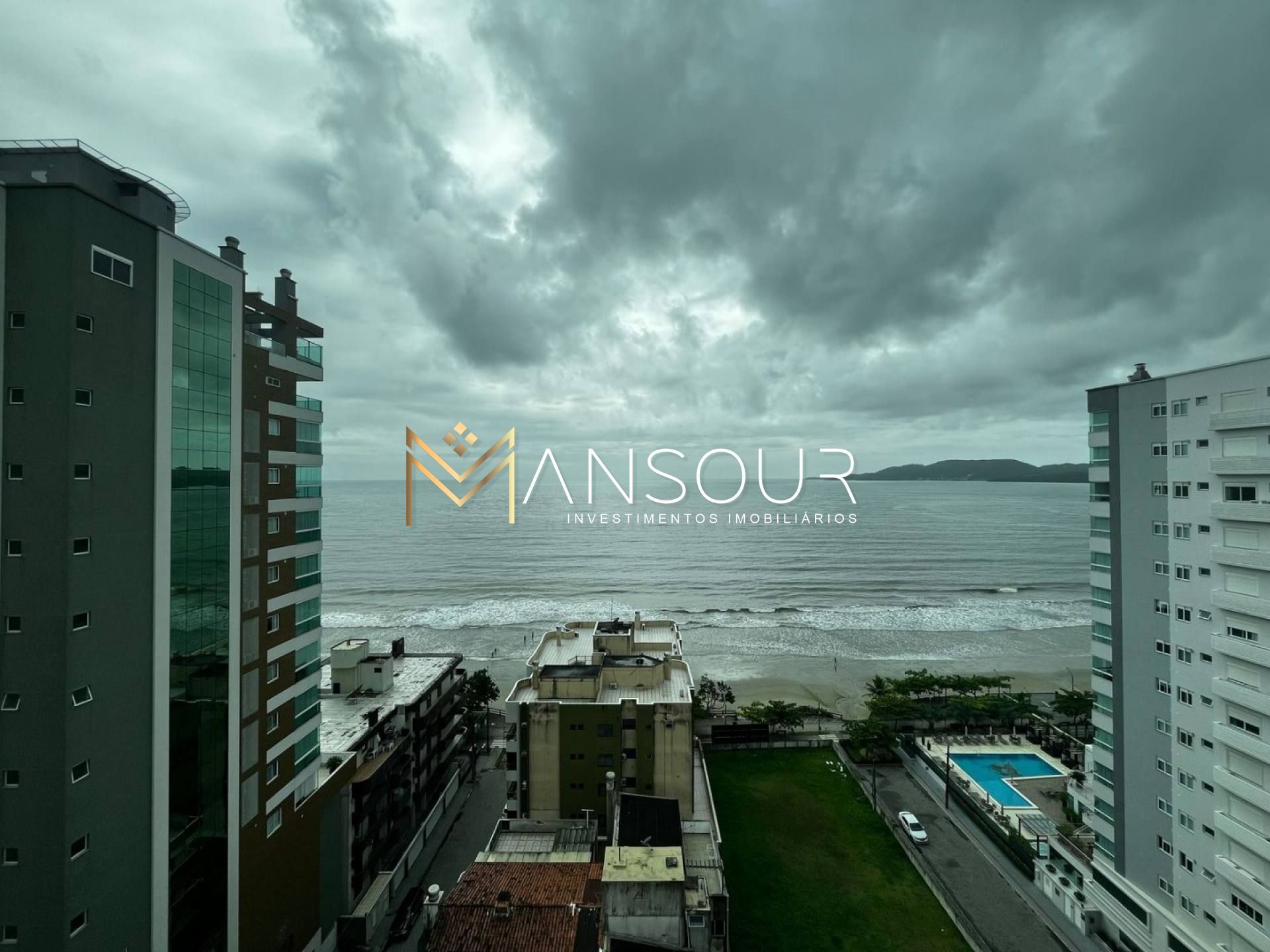 COBERTURA  Apartamento com 04 suítes