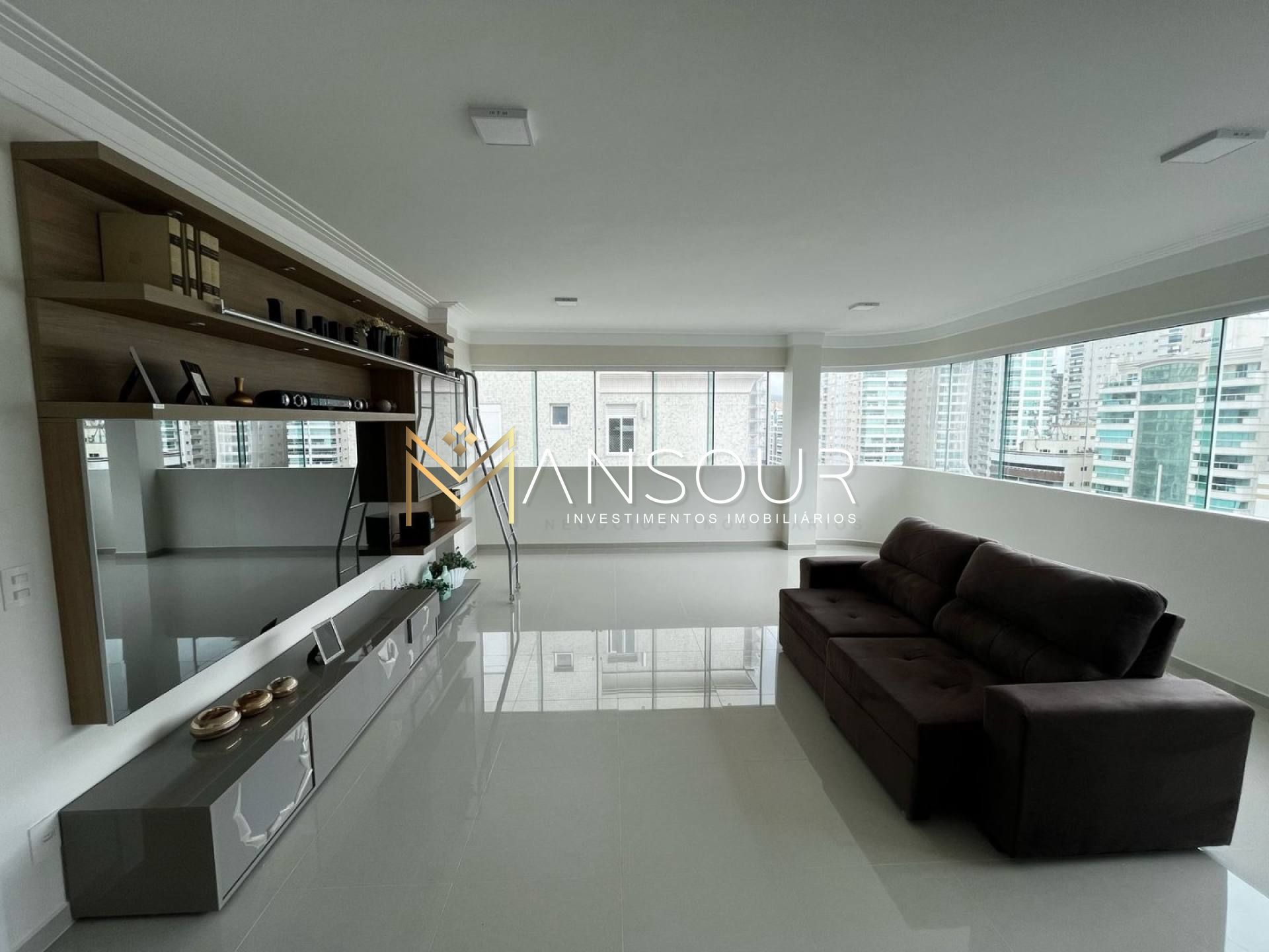 COBERTURA  Apartamento com 04 suítes