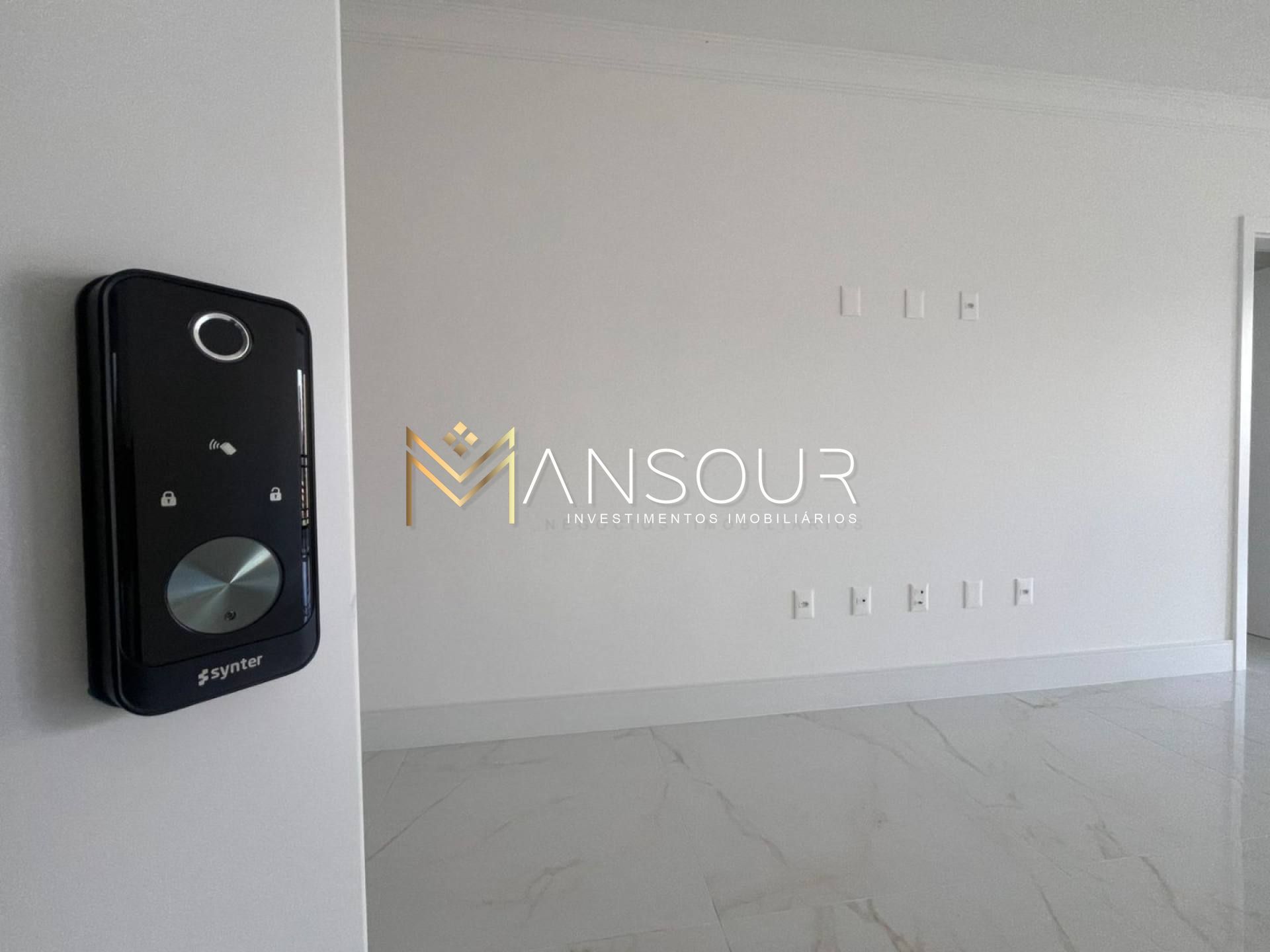 MEIA PRAIA Apartamento 03 suítes