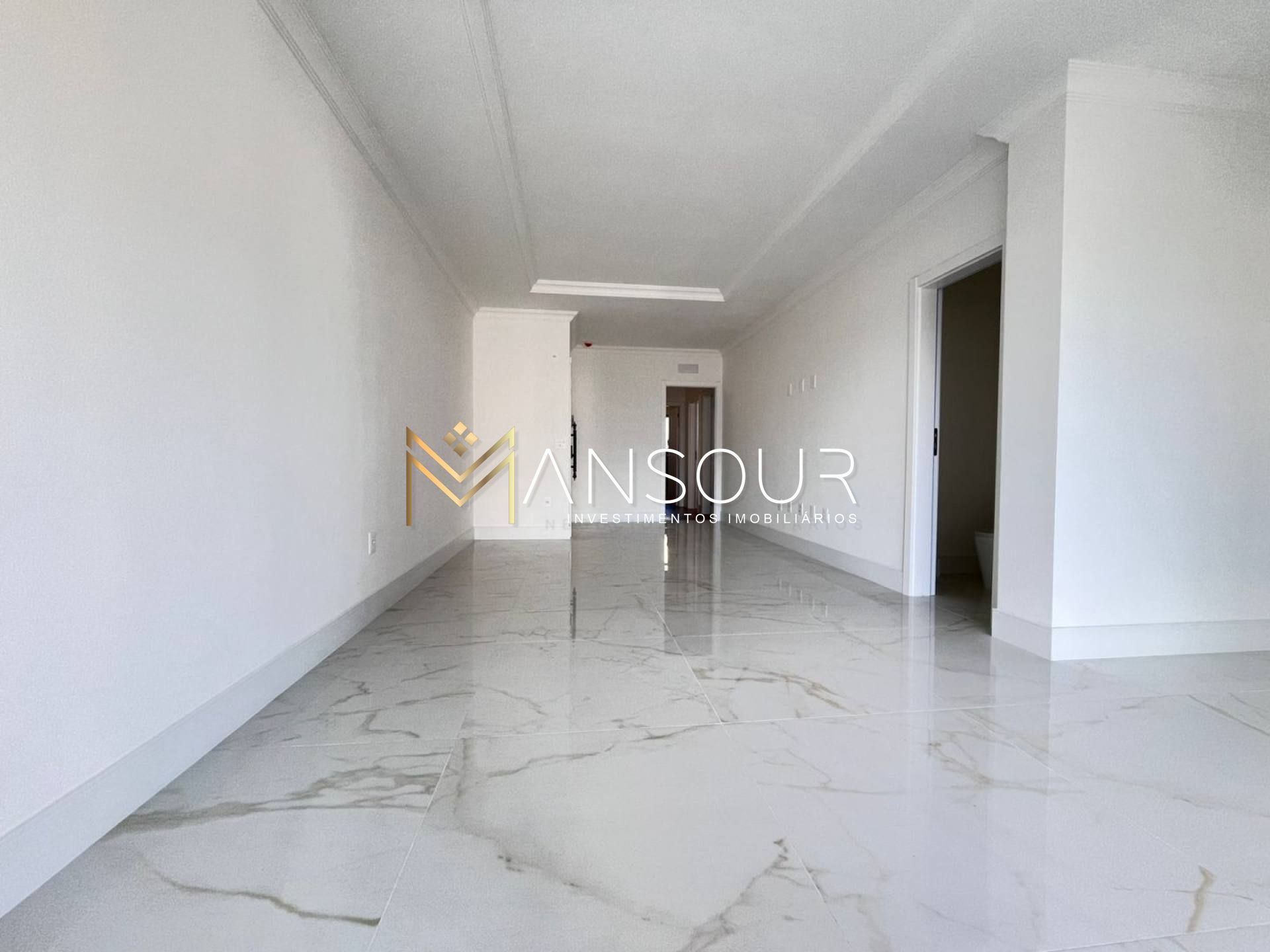MEIA PRAIA Apartamento 03 suítes