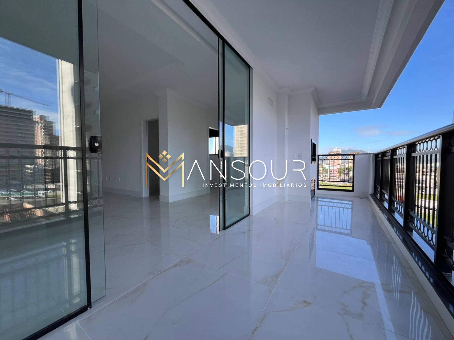 MEIA PRAIA Apartamento 03 suítes