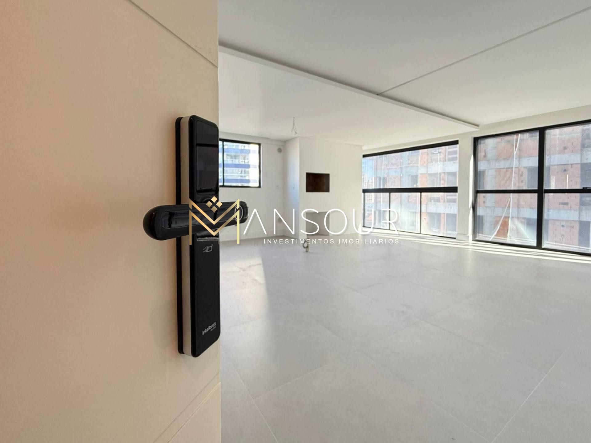MEIA PRAIA Apartamento 03 suítes