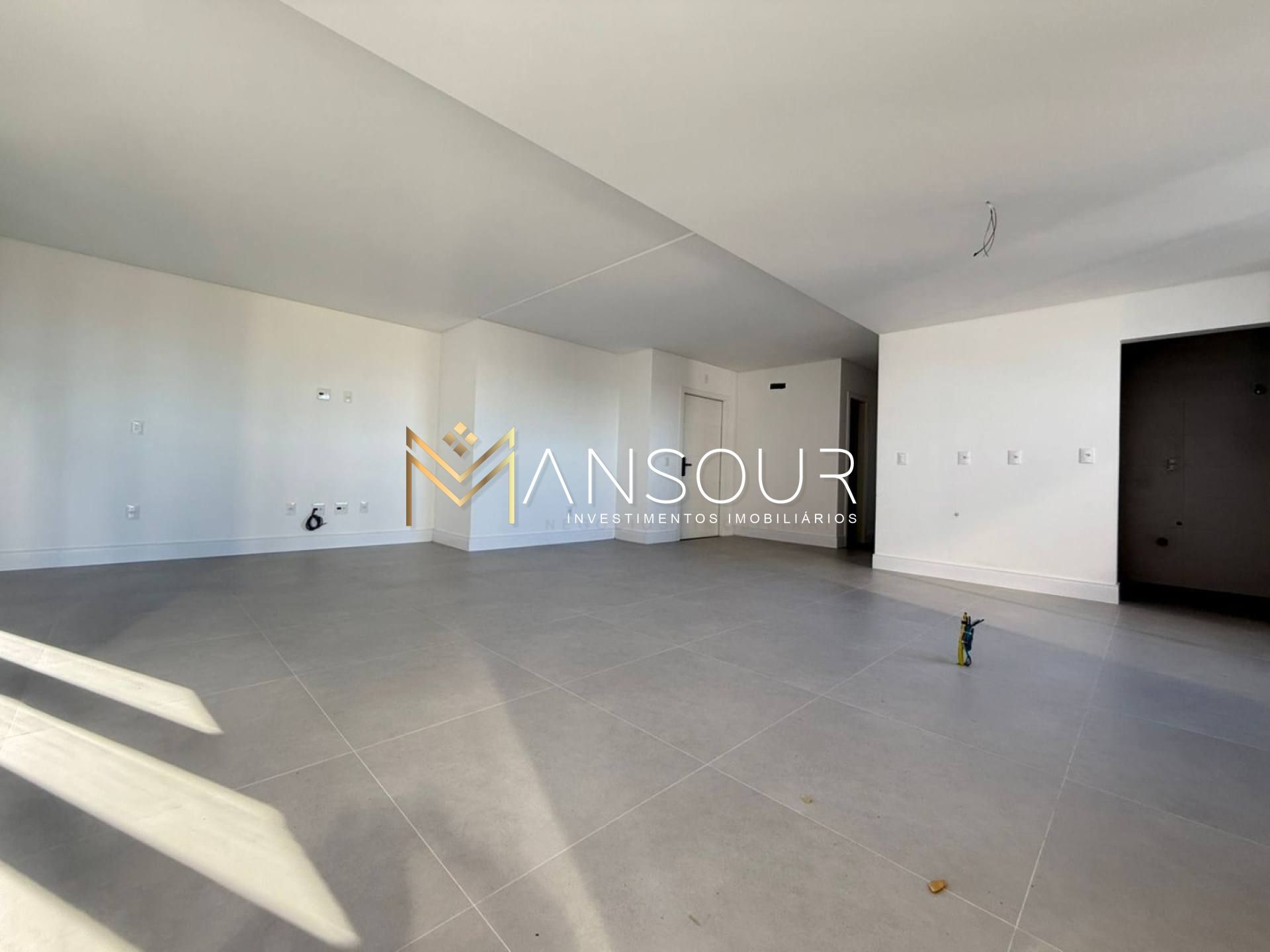 MEIA PRAIA Apartamento 03 suítes