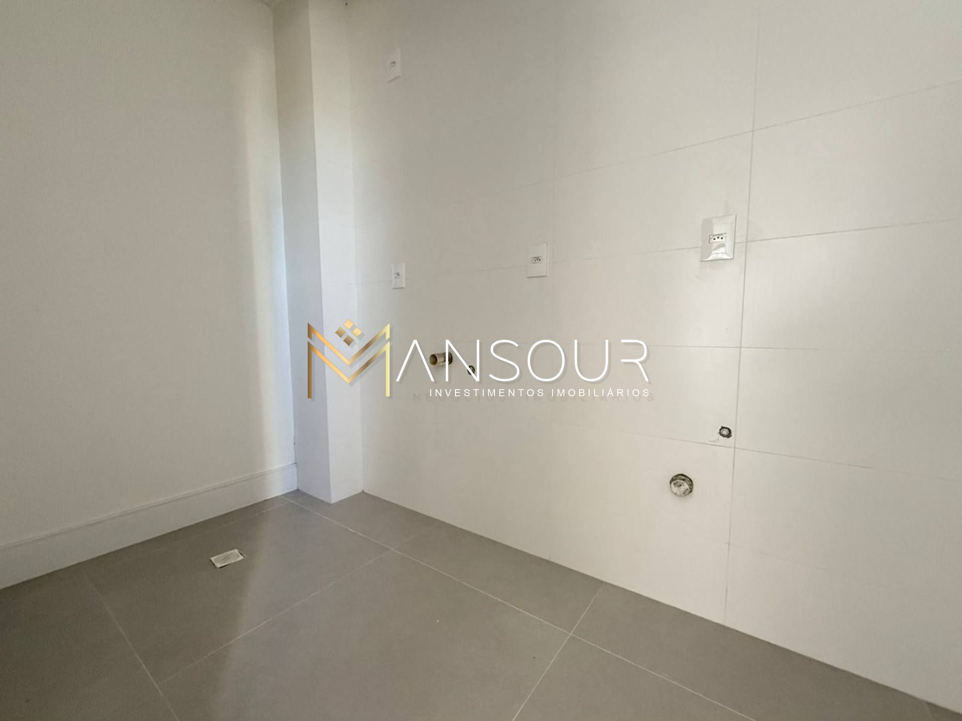MEIA PRAIA Apartamento 03 suítes