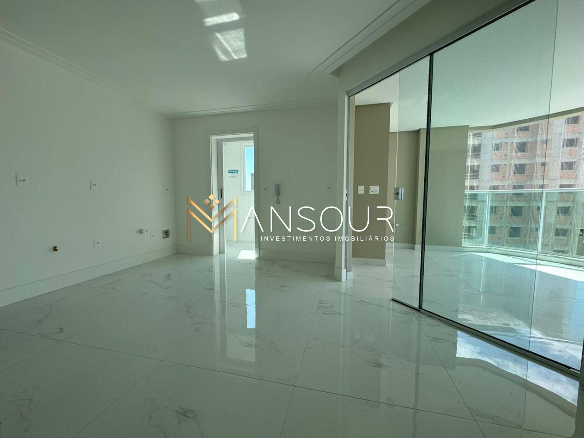 OPORTUNIDADE Apartamento 03 suítes