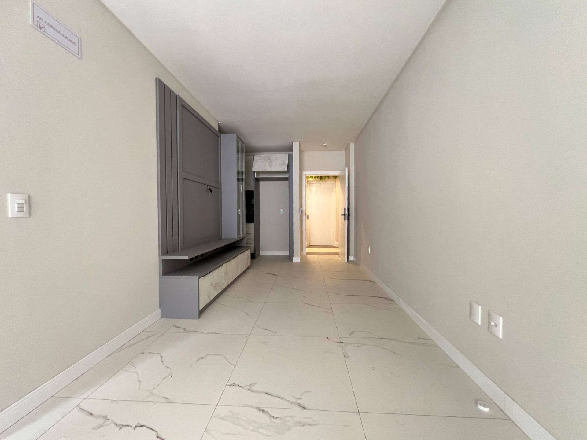 SEMI MOBILIADO Apartamento 02 Dormitórios sendo 01 suíte