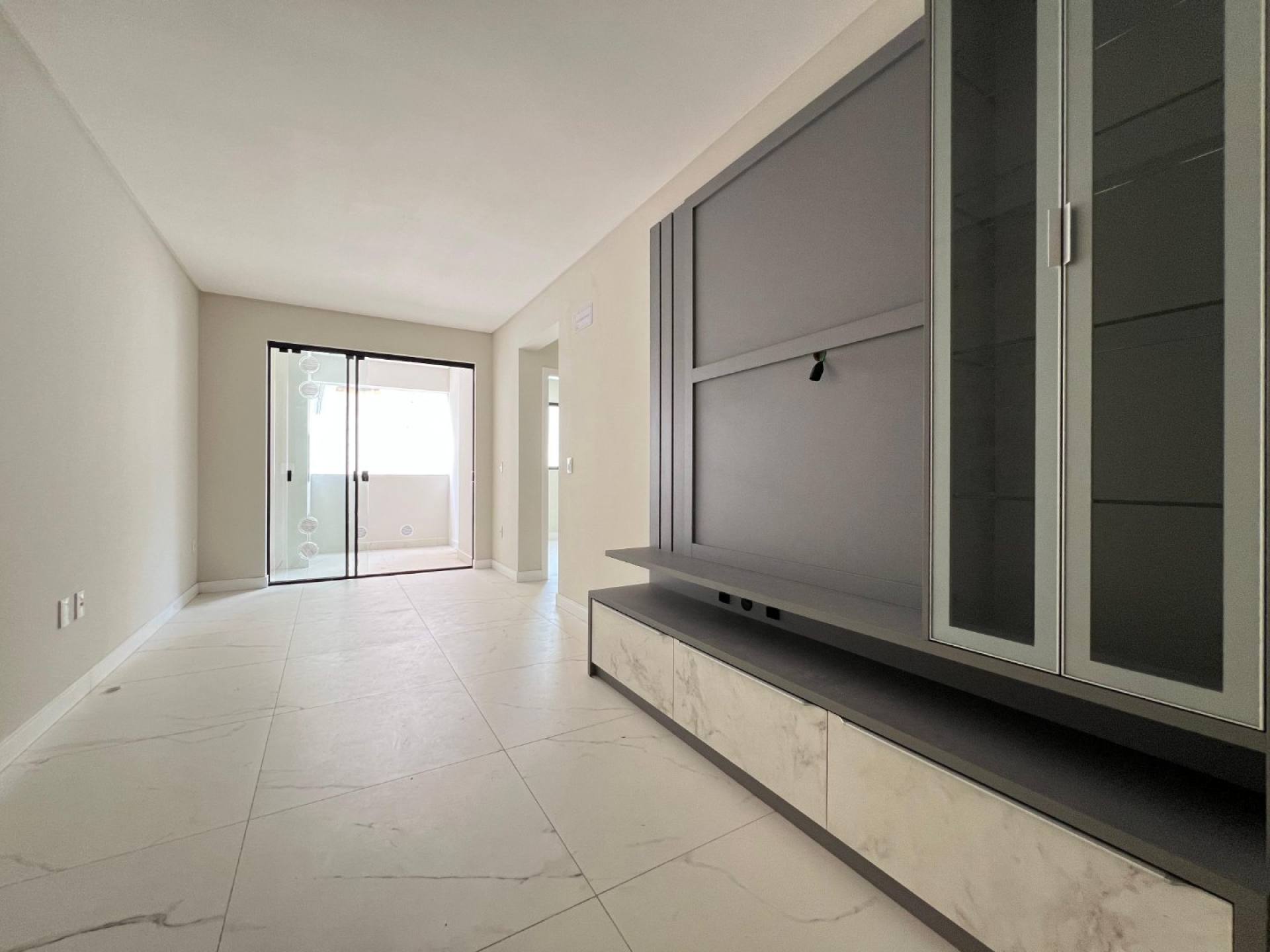SEMI MOBILIADO Apartamento 02 Dormitórios sendo 01 suíte