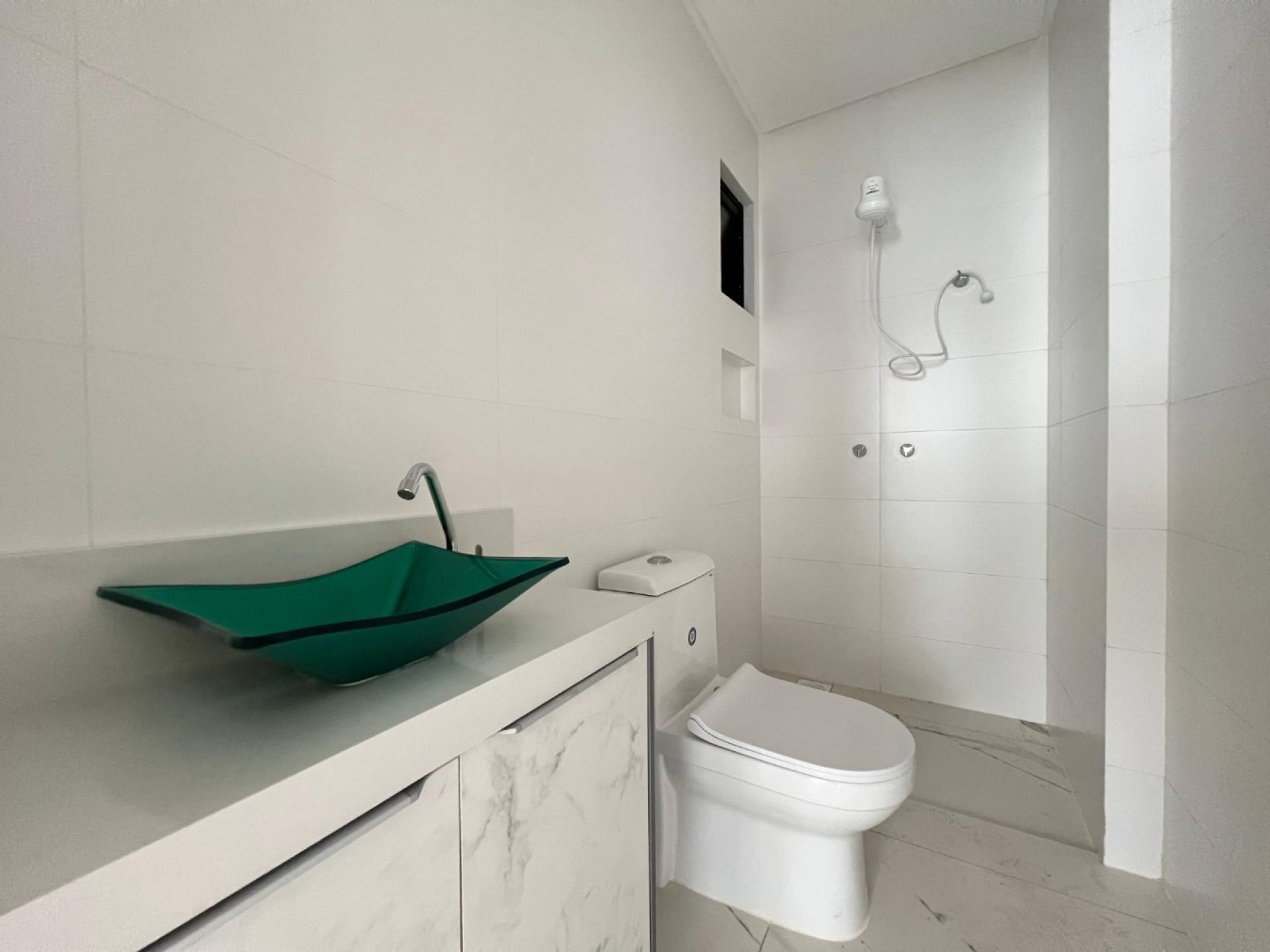 SEMI MOBILIADO Apartamento 02 Dormitórios sendo 01 suíte