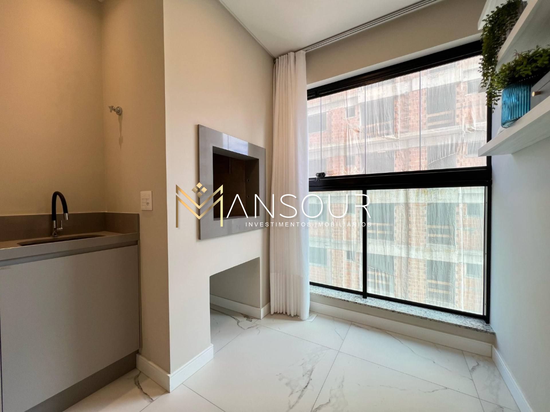 BEM LOCALIZADO Apartamento 02 suítes