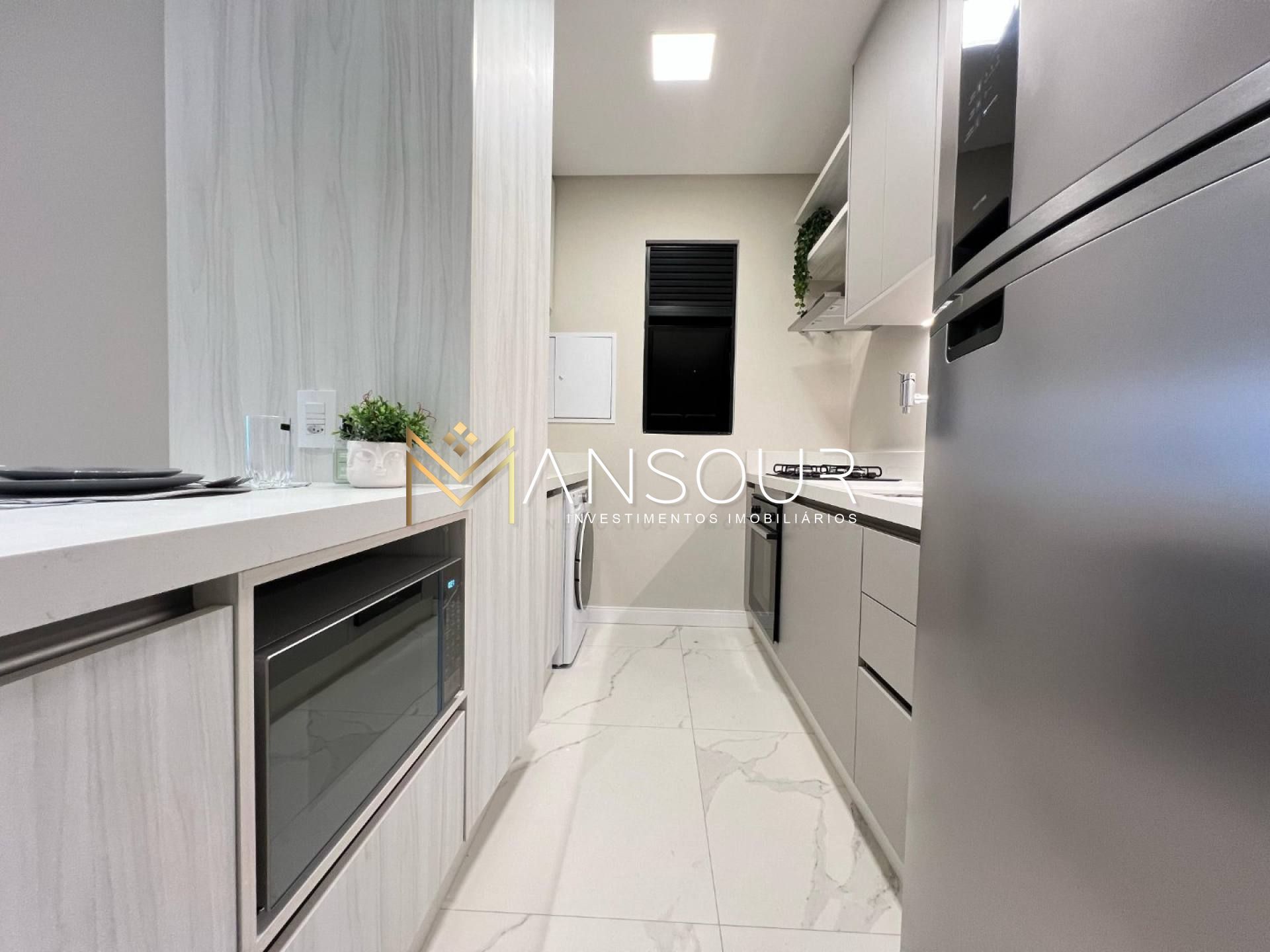 BEM LOCALIZADO Apartamento 02 suítes