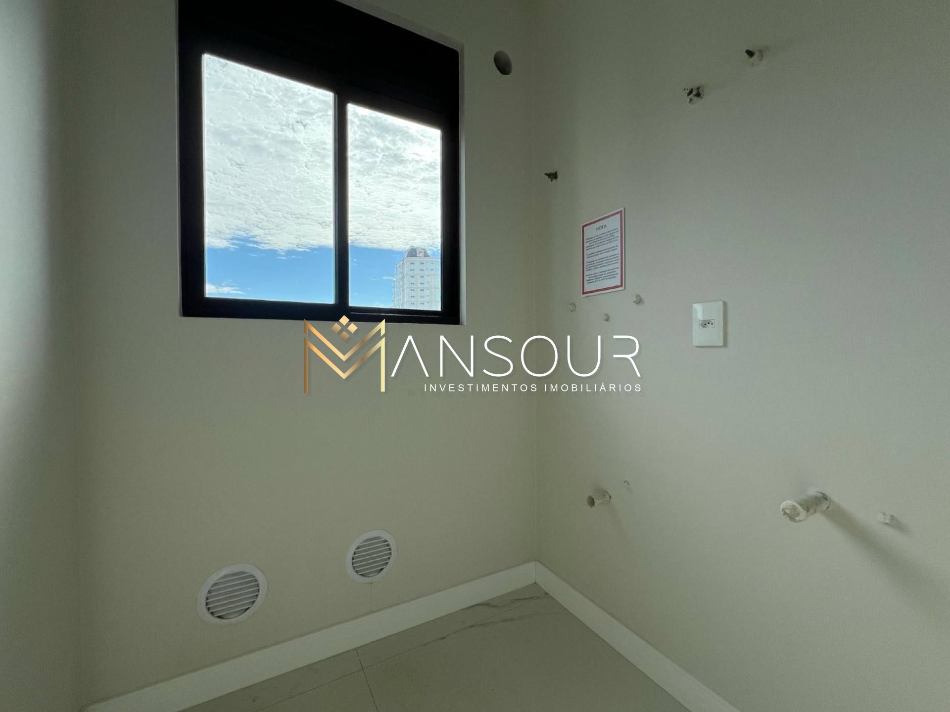 LOCALIZAÇÃO PRIVILEGIADA Apartamento 02 suítes
