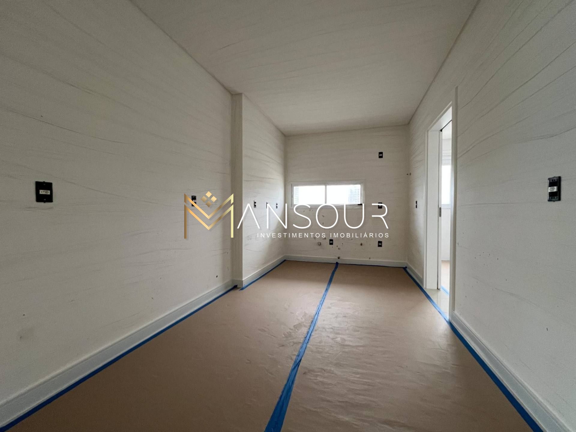 BEM LOCALIZADO Apartamento 04 Suítes sendo 01 master
