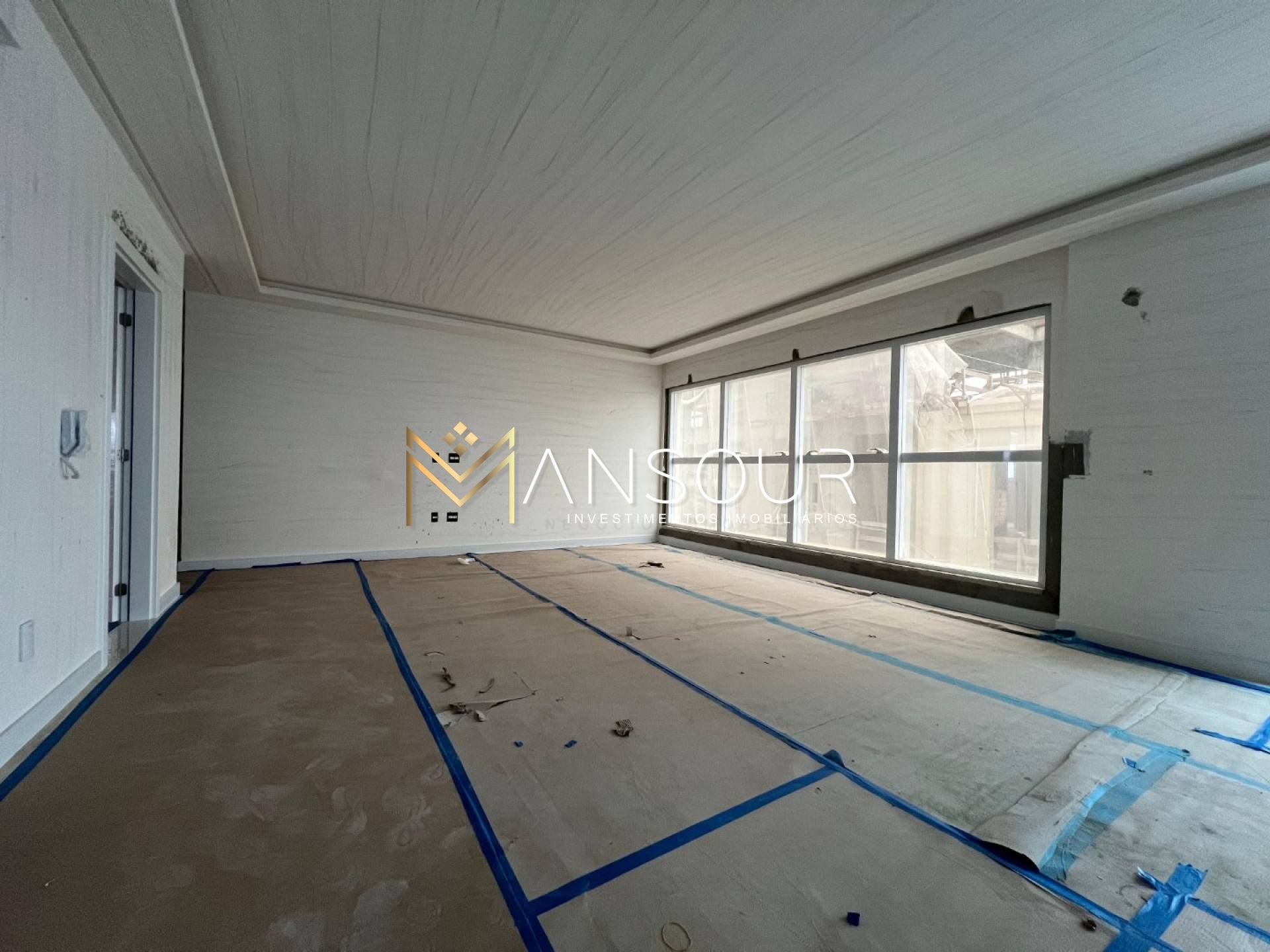 BEM LOCALIZADO Apartamento 04 Suítes sendo 01 master