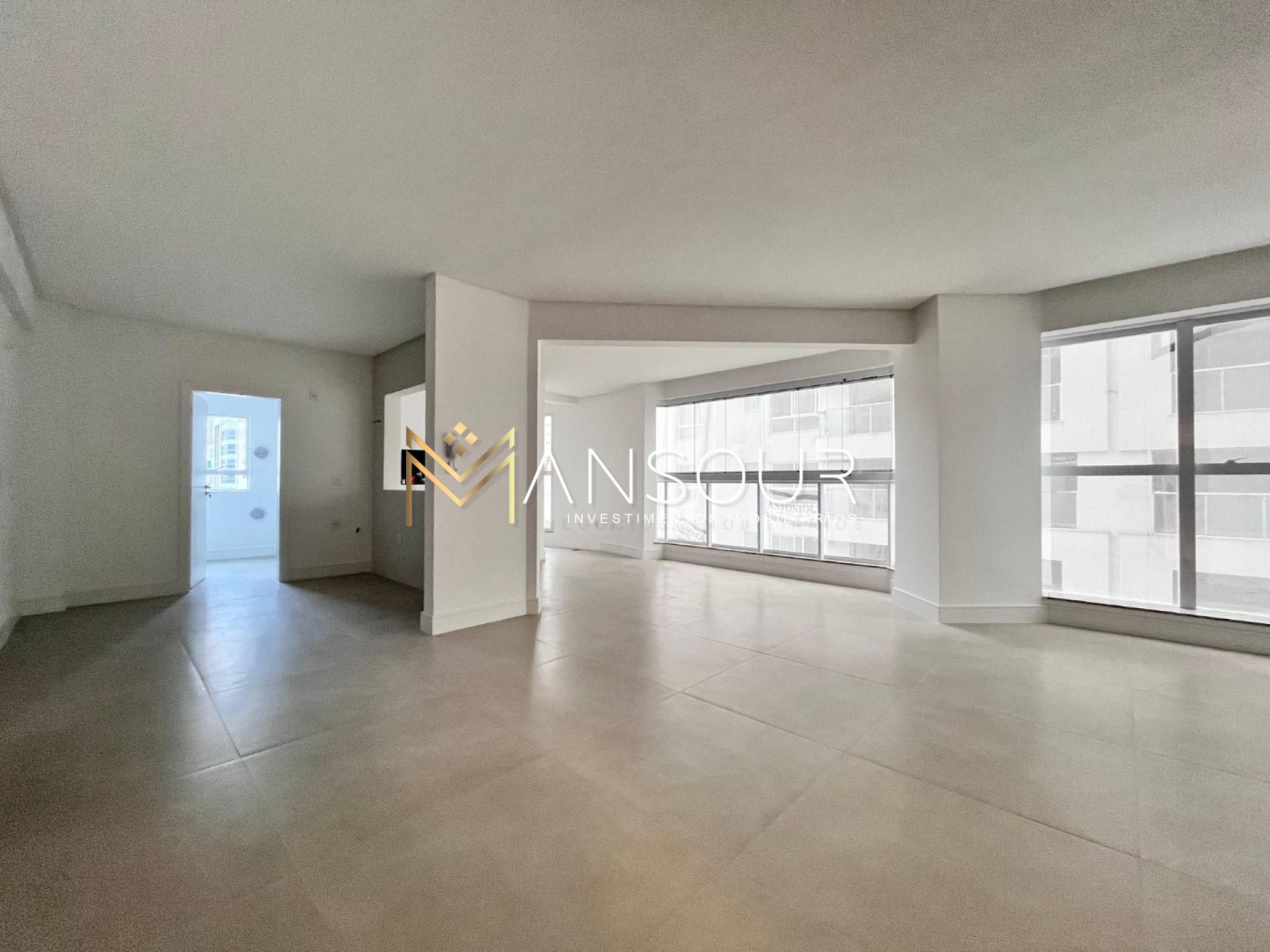 MEIA PRAIA Apartamento 03 suítes