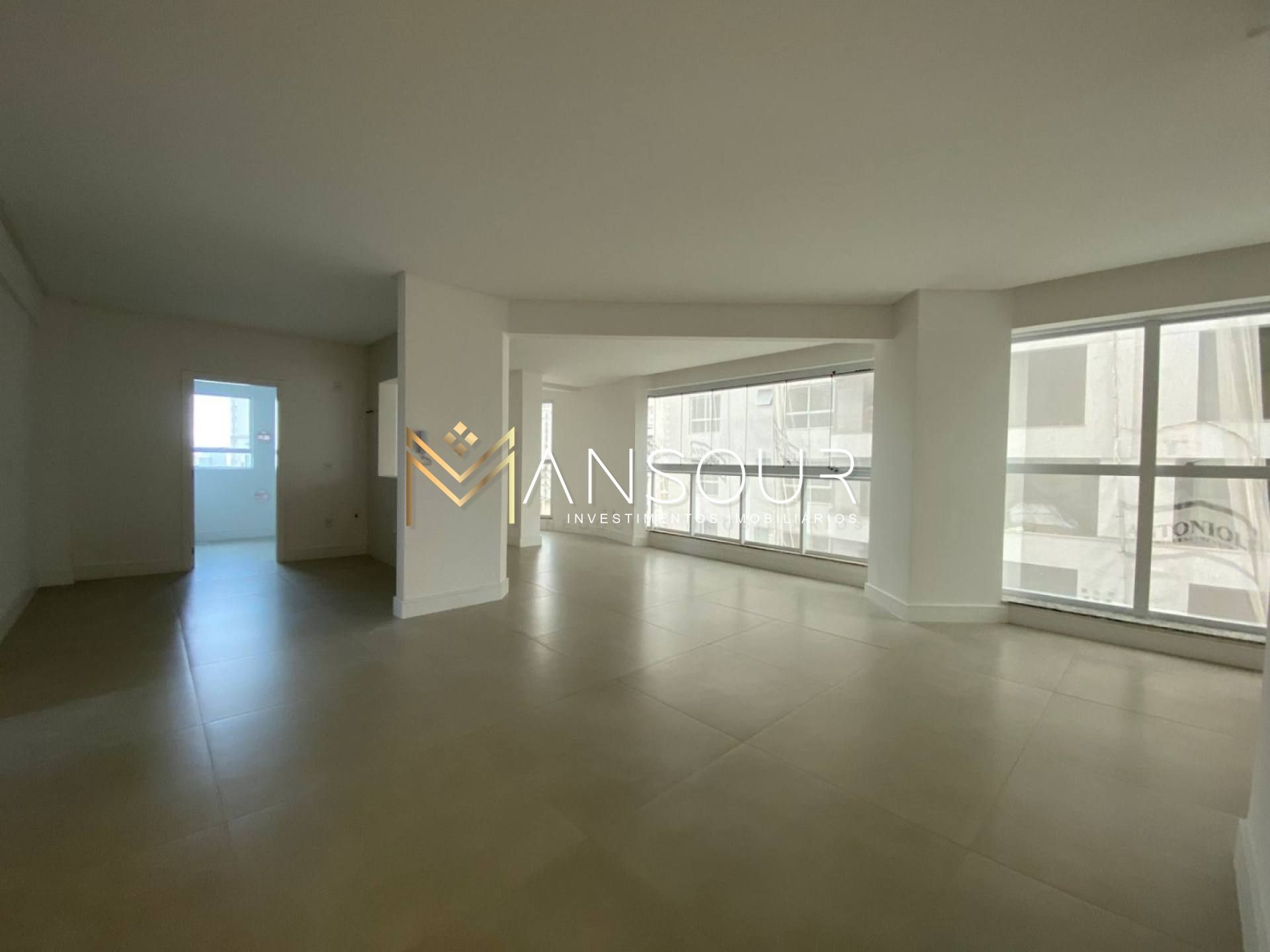 MEIA PRAIA Apartamento 03 suítes