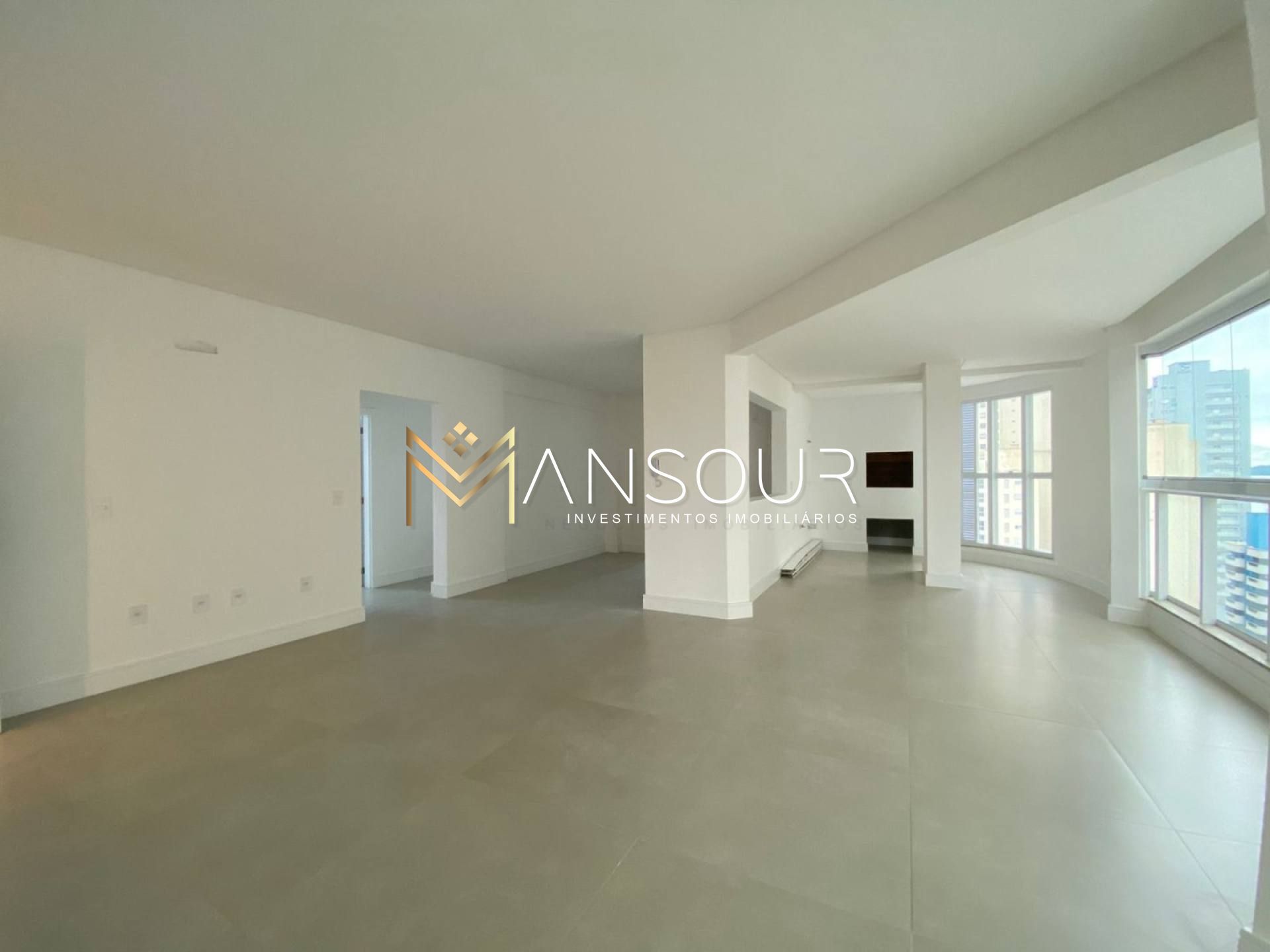 MEIA PRAIA Apartamento 03 suítes
