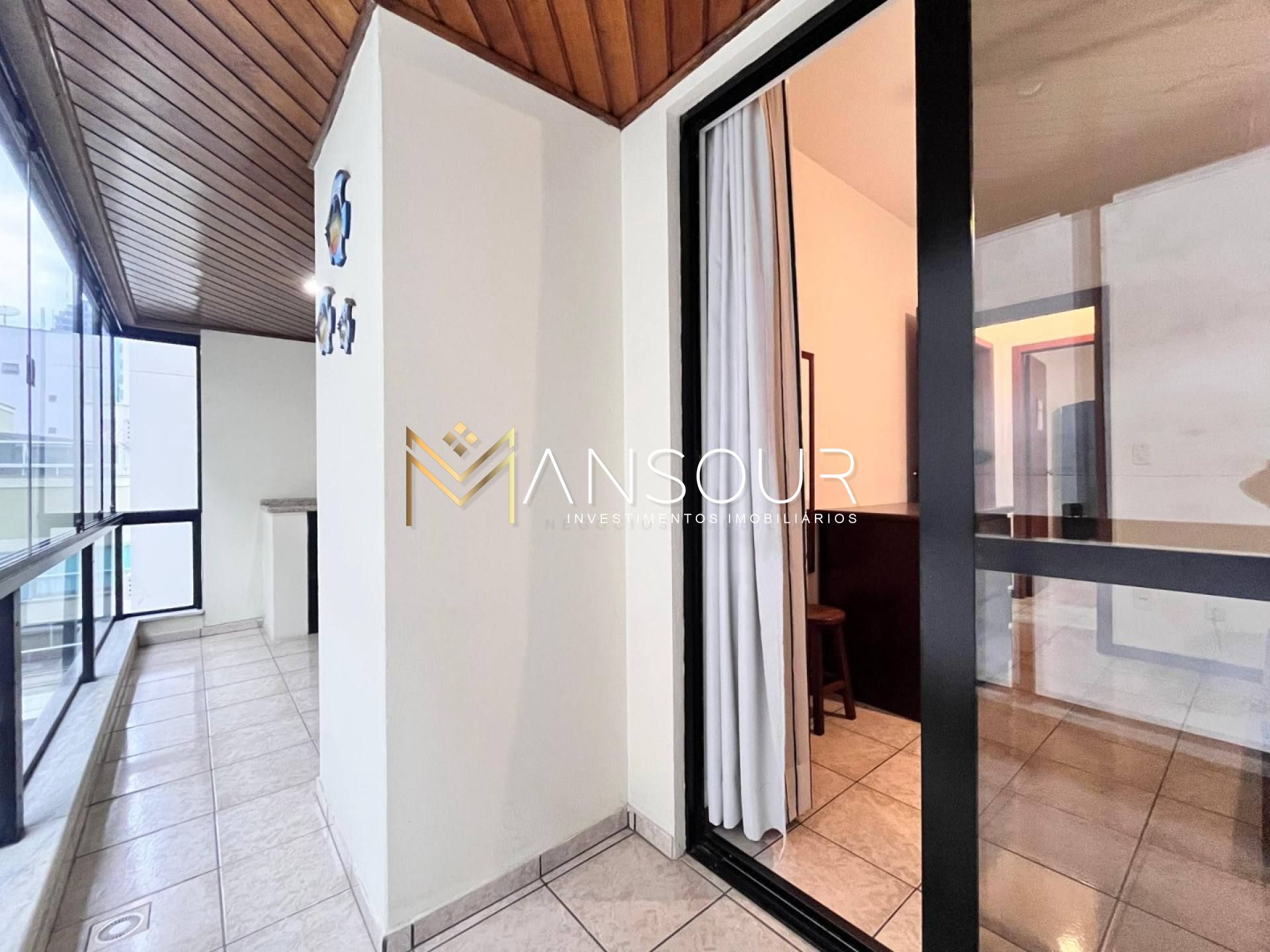 BEM LOCALIZADO Apartamento 02 Dormitórios sendo 01 suíte
