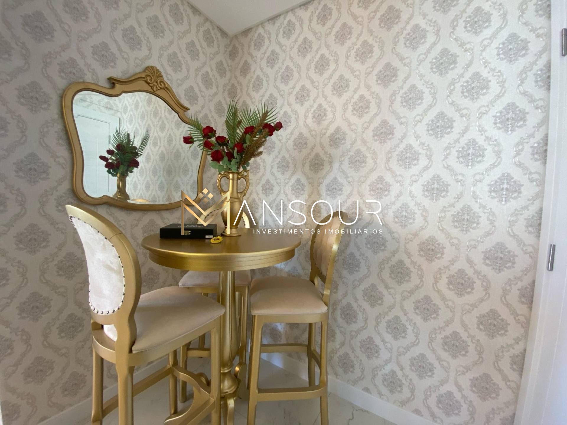 FINAMENTE MOBILIADO Apartamento 03 Dormitórios sendo 02 suítes