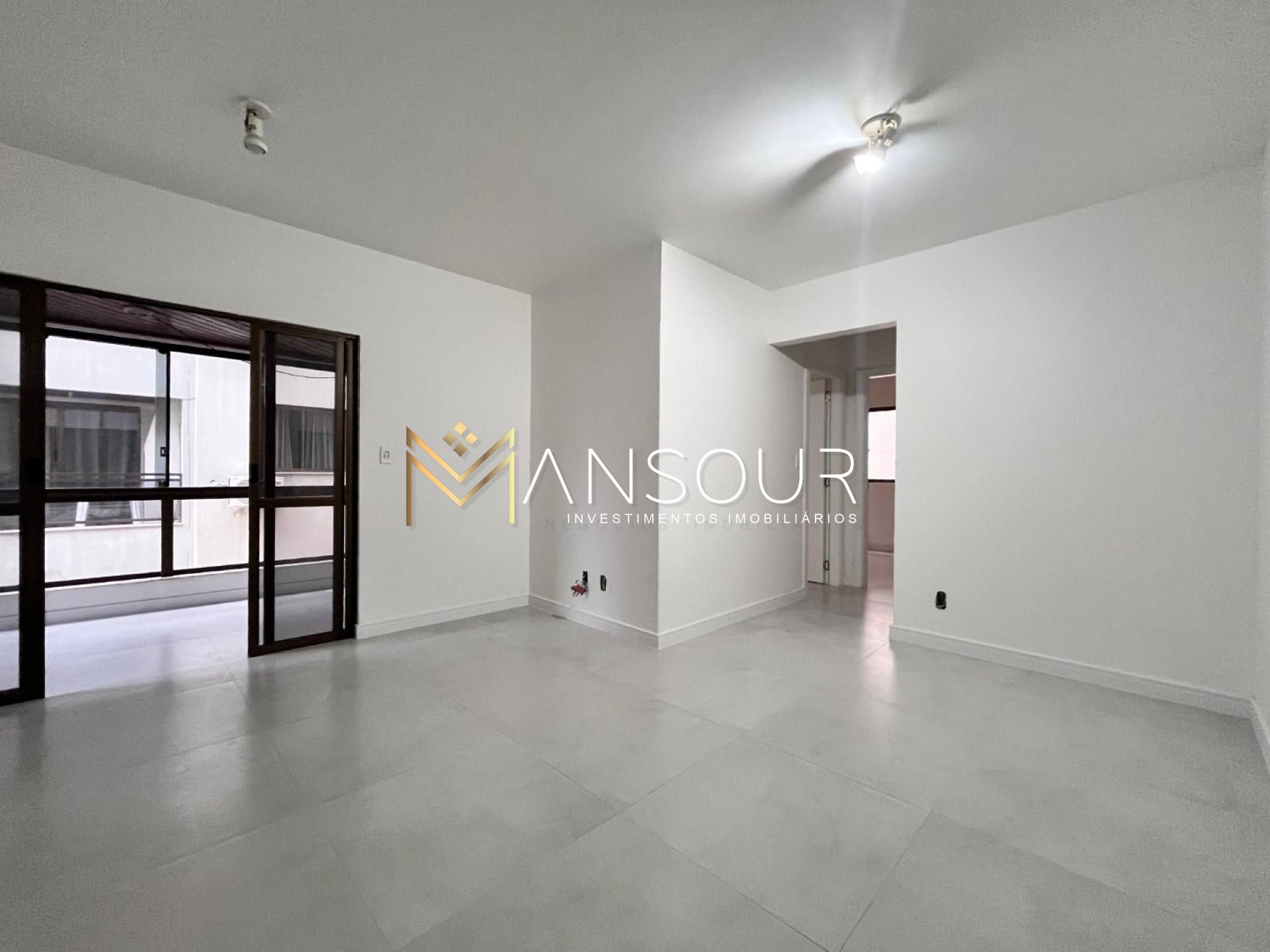 MEIA PRAIA Apartamento 02 Dormitórios sendo 01 suíte