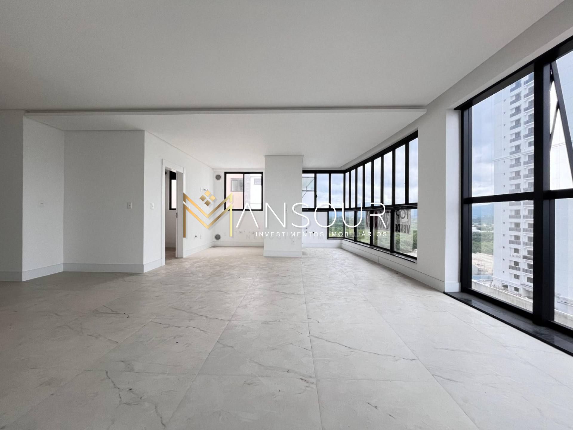 BEM LOCALIZADO Apartamento 03 suítes
