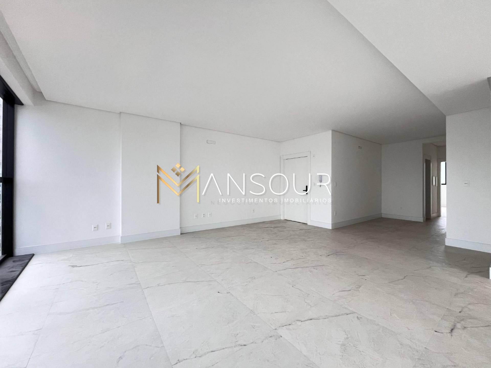 BEM LOCALIZADO Apartamento 03 suítes