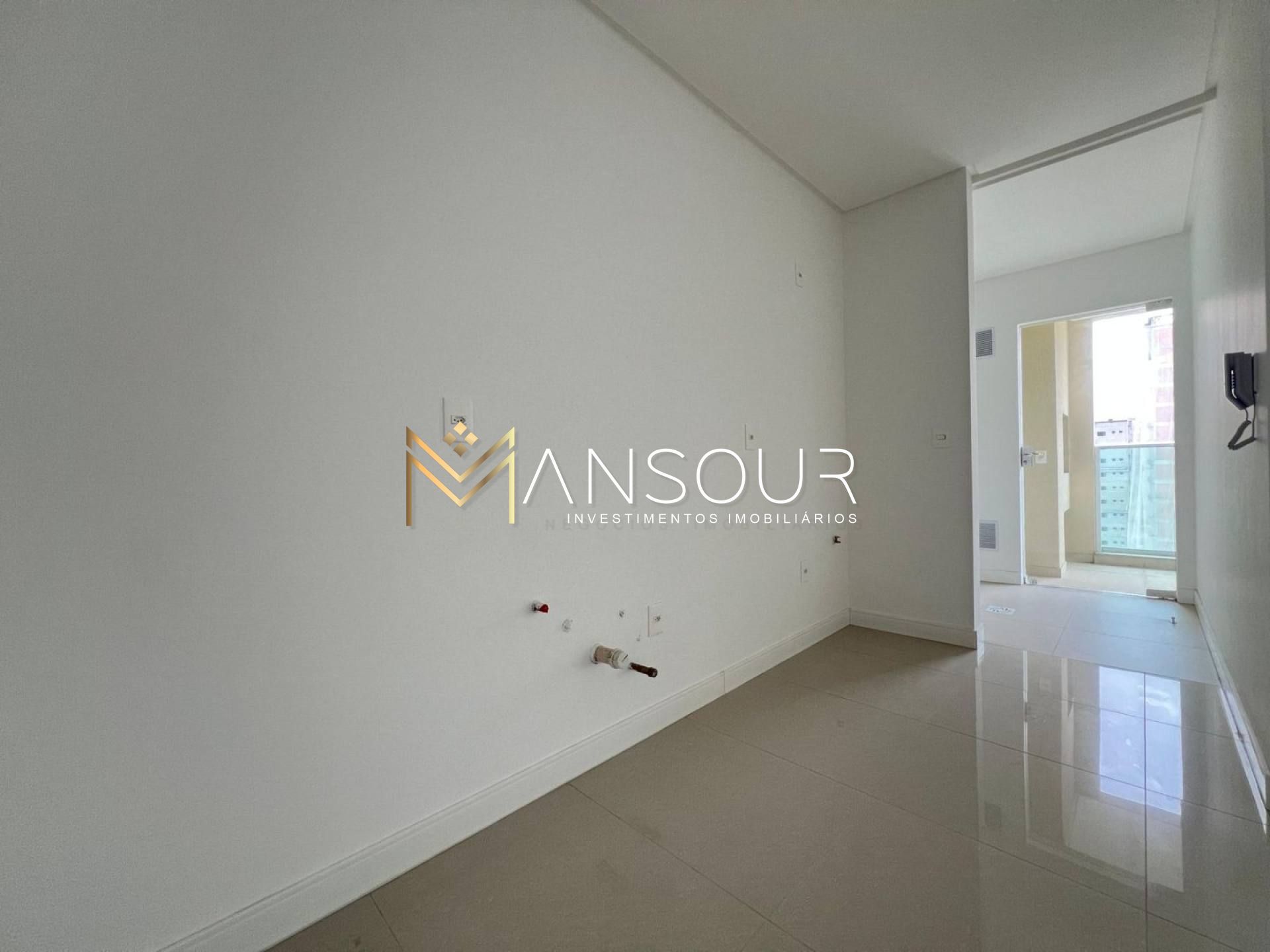 BEM LOCALIZADO Apartamento 02 suítes