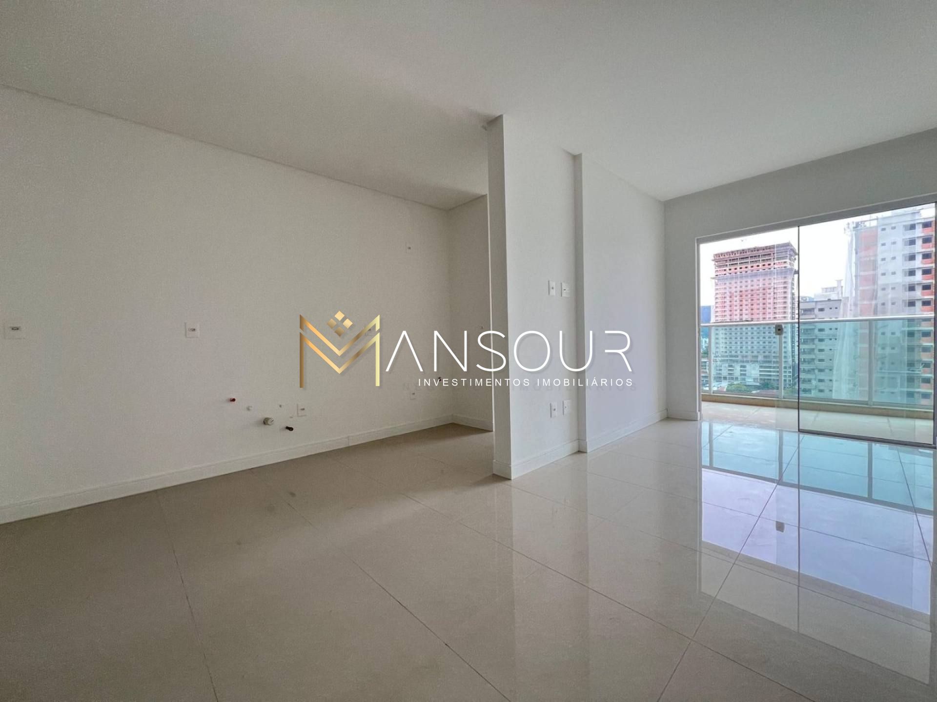 BEM LOCALIZADO Apartamento 02 suítes