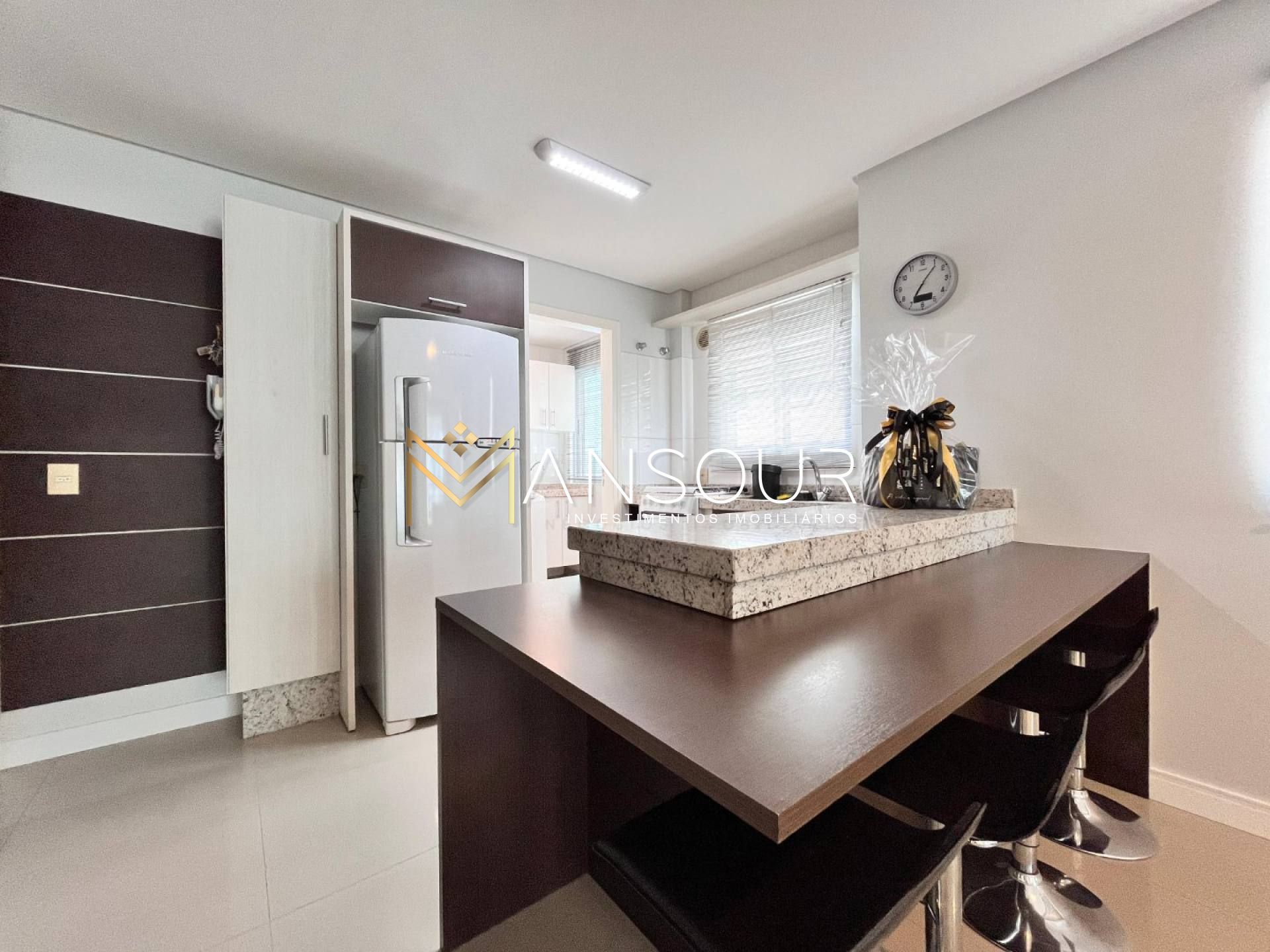 MOBILIADO Apartamento 02 Dormitórios sendo 01 suíte