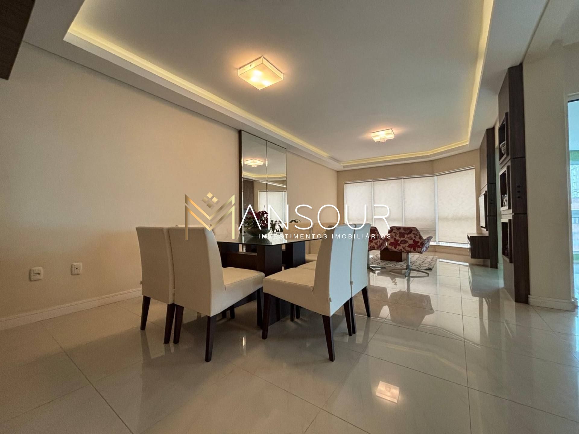 MOBILIADO Apartamento 04 Dormitórios sendo 02 suítes e 02 Demi suítes