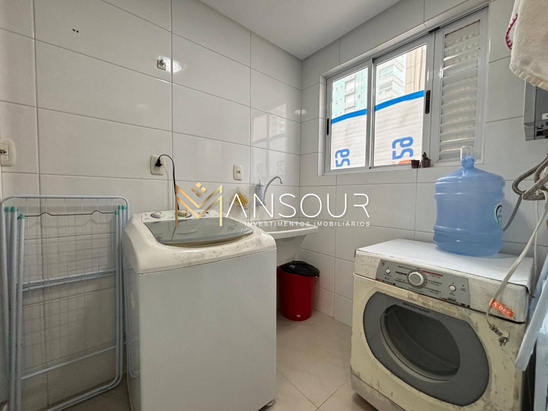 MOBILIADO Apartamento 04 Dormitórios sendo 02 suítes e 02 Demi suítes