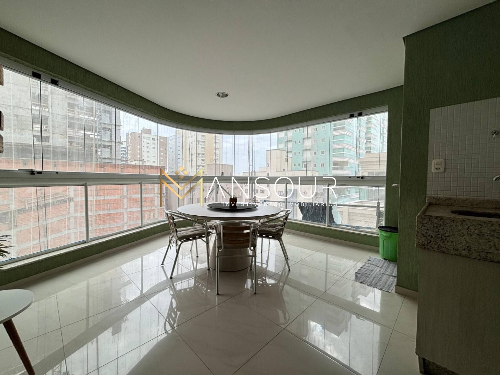 MOBILIADO Apartamento 04 Dormitórios sendo 02 suítes e 02 Demi suítes