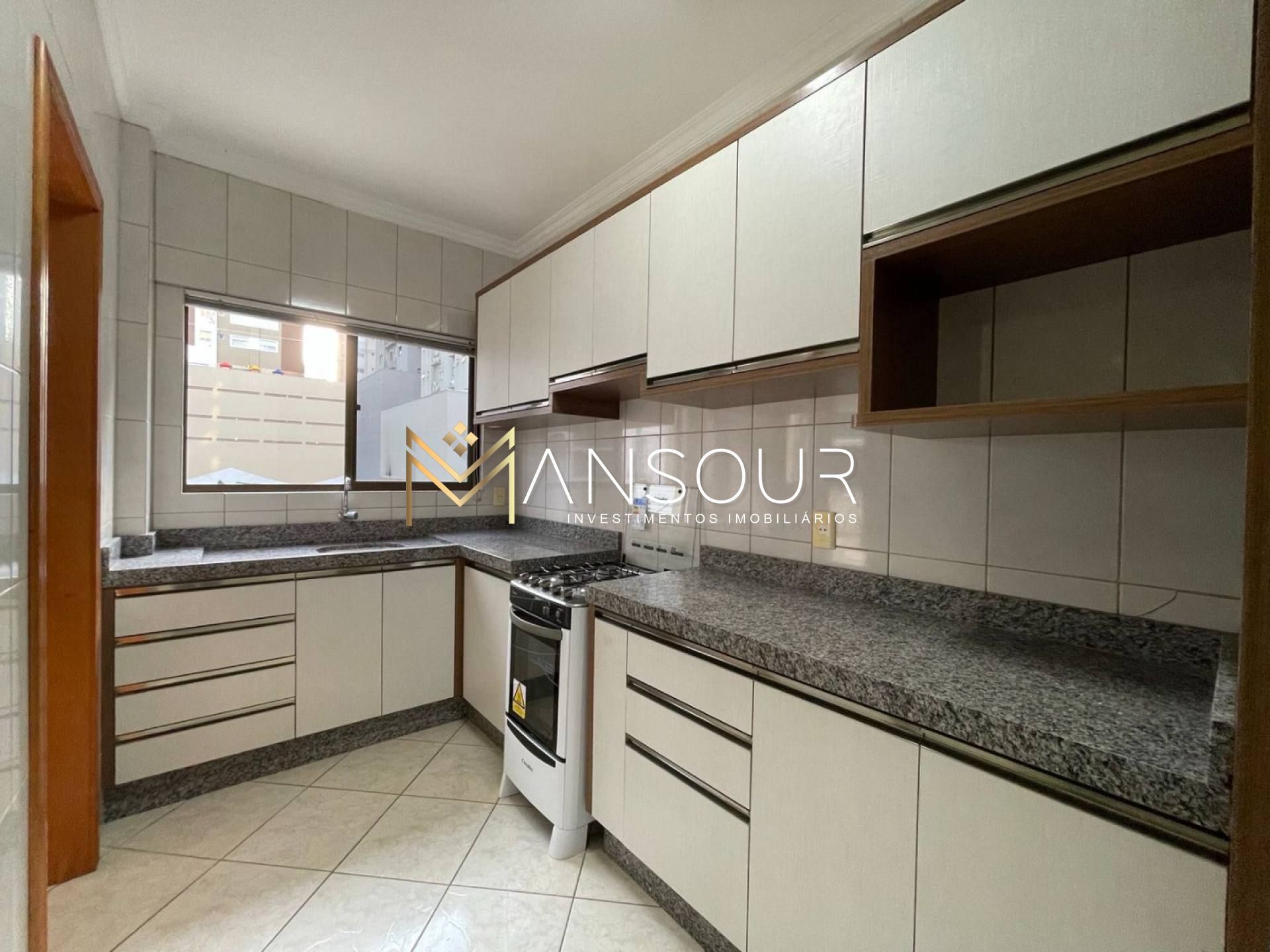 MEIA PRAIA Apartamento 03 Dormitórios sendo 01 suíte