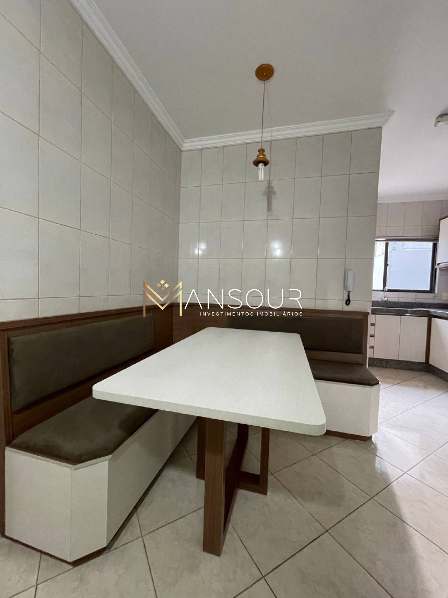 MEIA PRAIA Apartamento 03 Dormitórios sendo 01 suíte