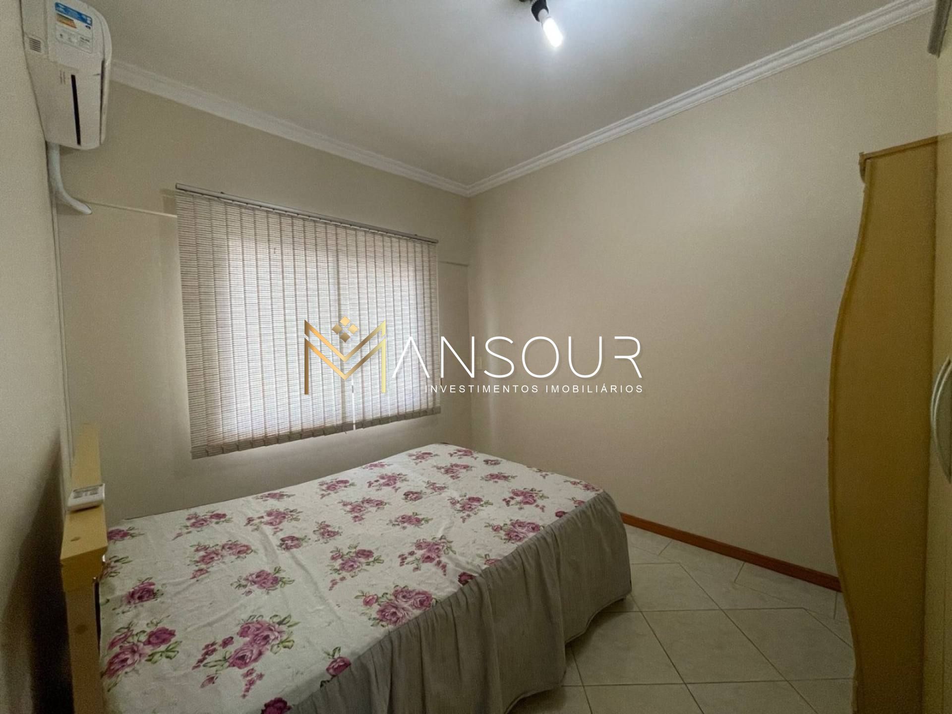 MEIA PRAIA Apartamento 03 Dormitórios sendo 01 suíte