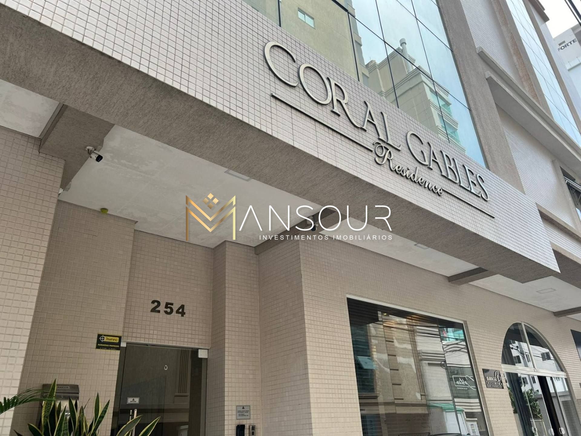 MOBILIADO Apartamento 03 suítes sendo 01 com Hidro
