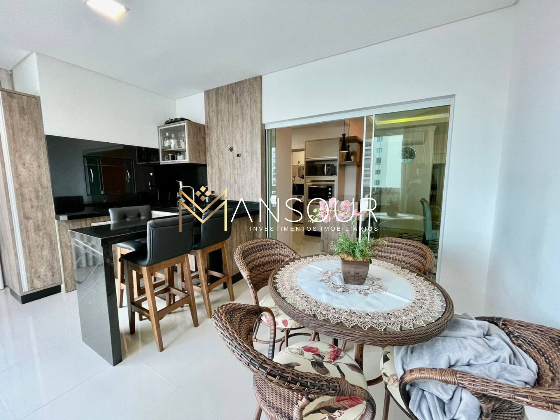 MOBILIADO Apartamento 03 suítes sendo 01 com Hidro