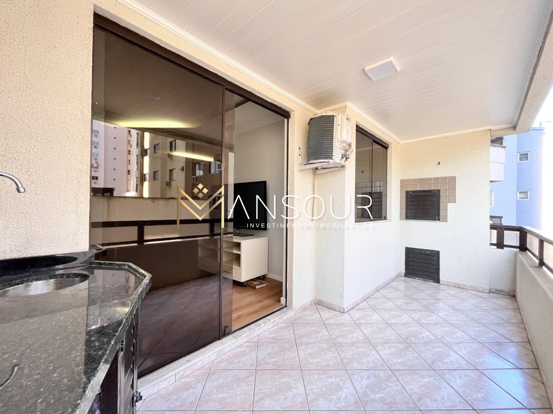 MEIA PRAIA  Apartamento 03 Dormitórios sendo 01 suíte