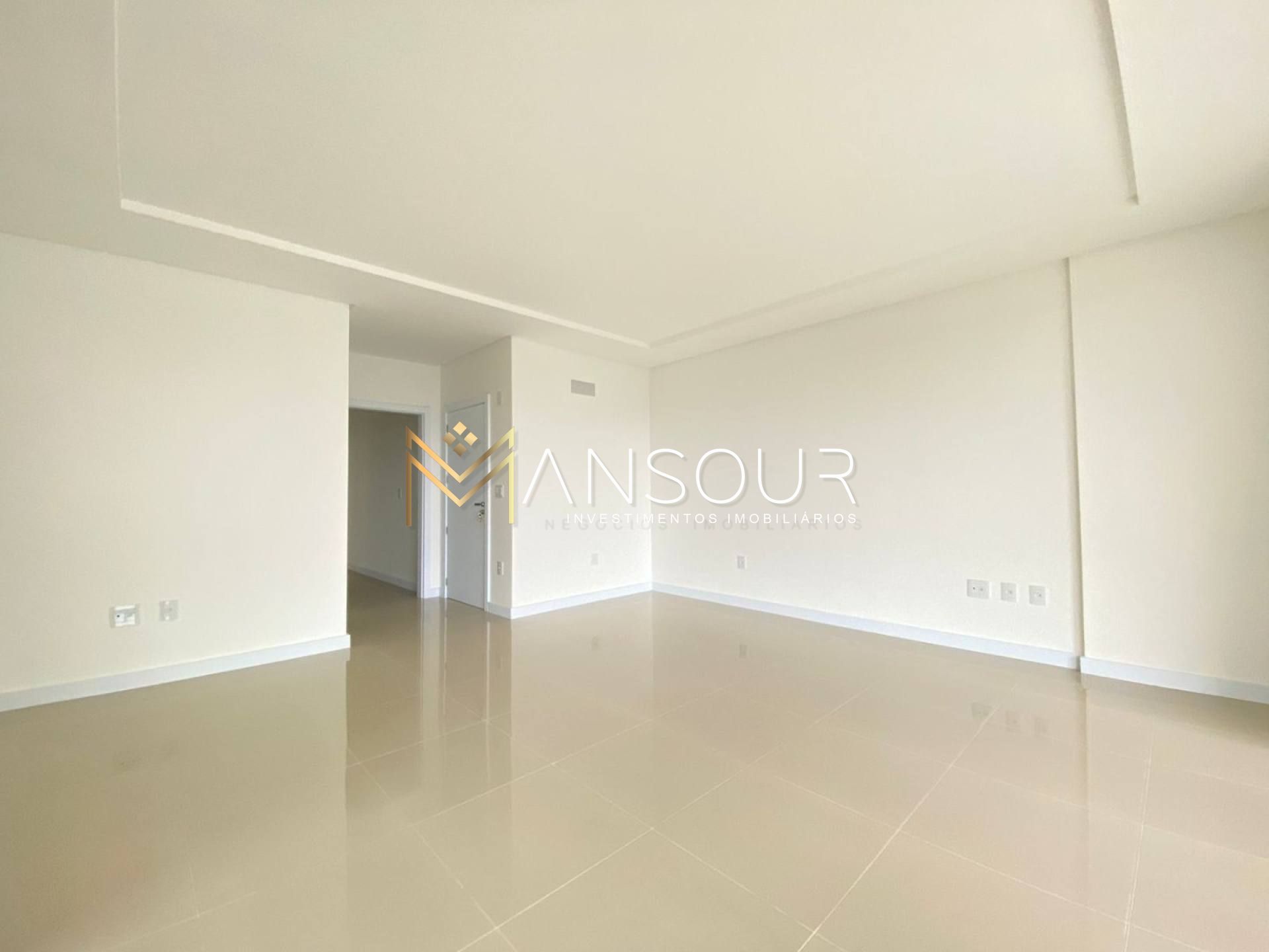 BEM LOCALIZADO Apartamento 04 suítes