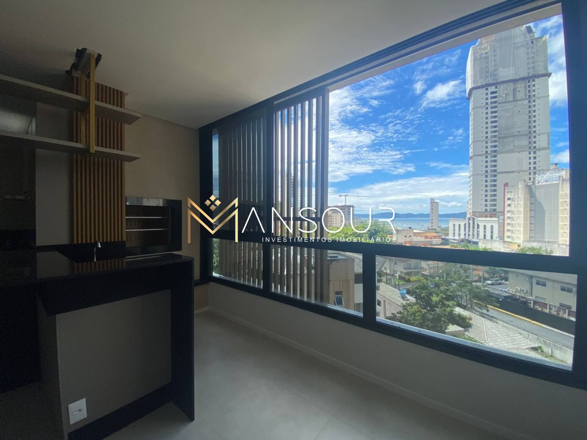SEMI MOBILIADO Apartamento 03 suítes