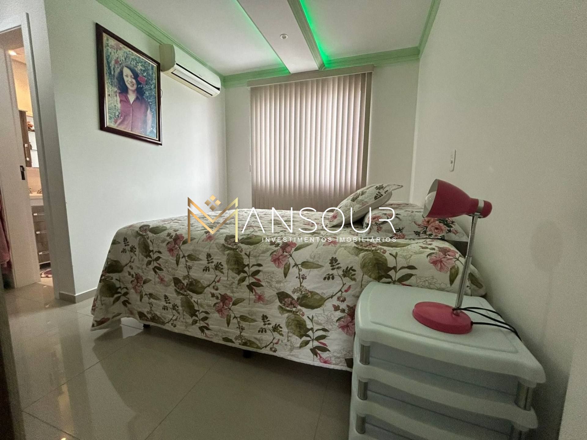 SEMI MOBILIADO  Apartamento 03 Dormitórios sendo 02 suítes