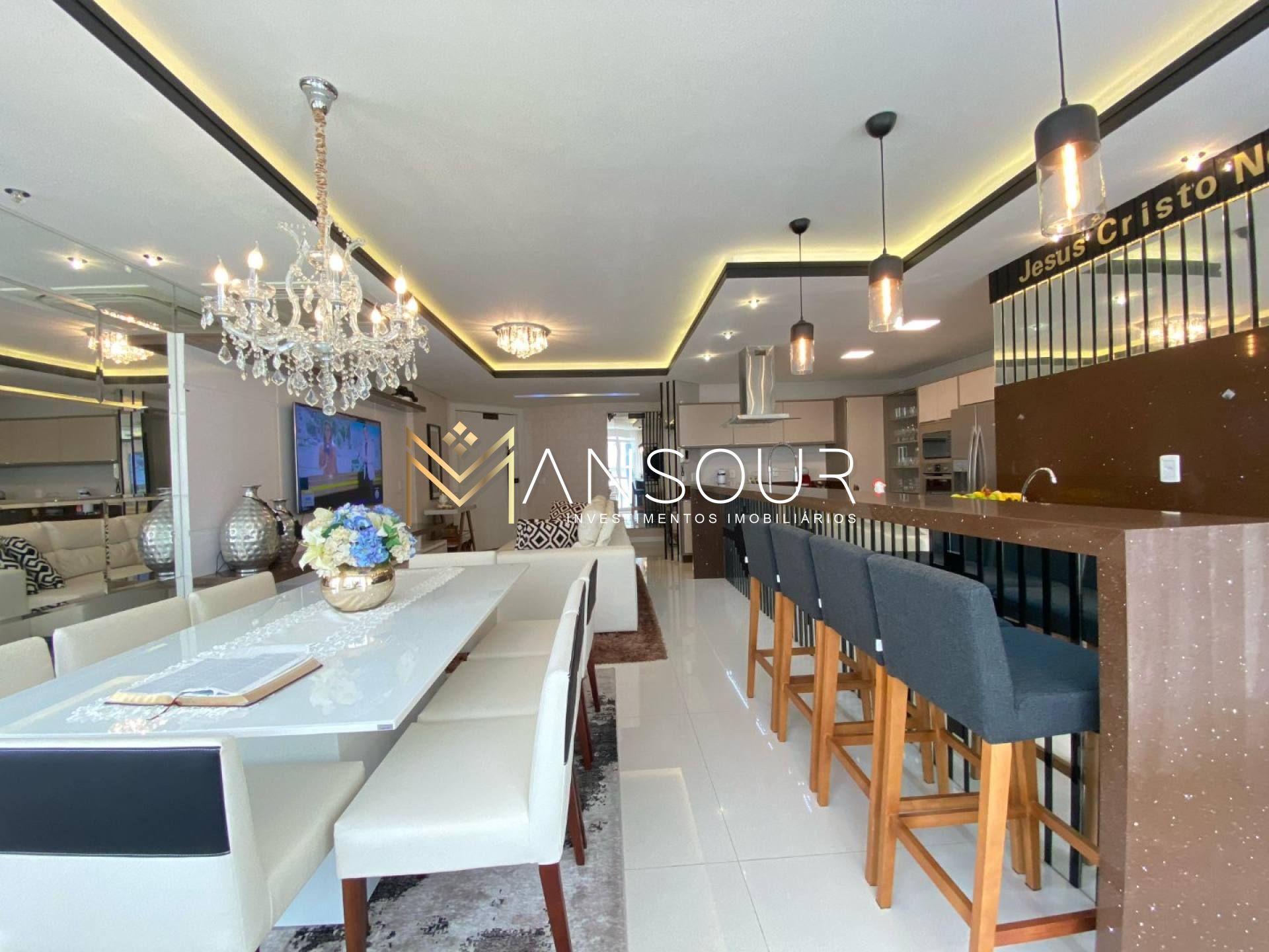 VISTA MAR FINAMENTE MOBILIADO Apartamento 04 suítes sendo 01 master