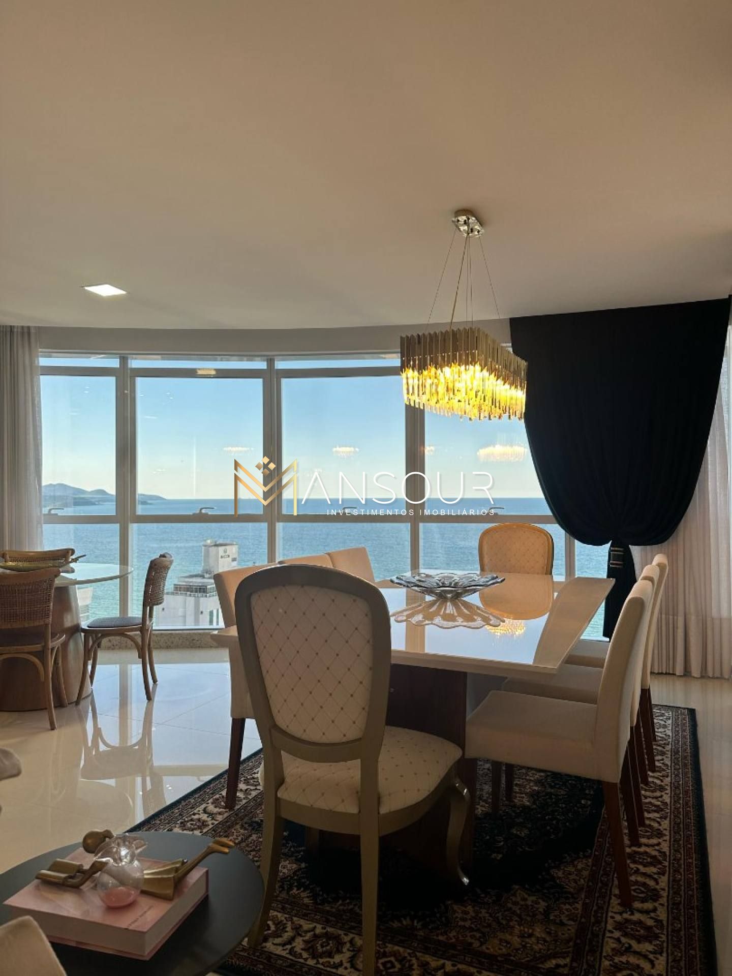 FINAMENTE MOBILIADO Apartamento 04 suítes sendo 01 suíte máster com hidromassagem vista mar