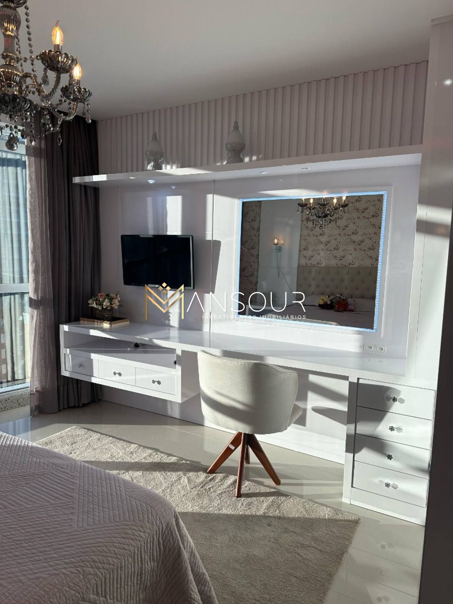 FINAMENTE MOBILIADO Apartamento 04 suítes sendo 01 suíte máster com hidromassagem vista mar