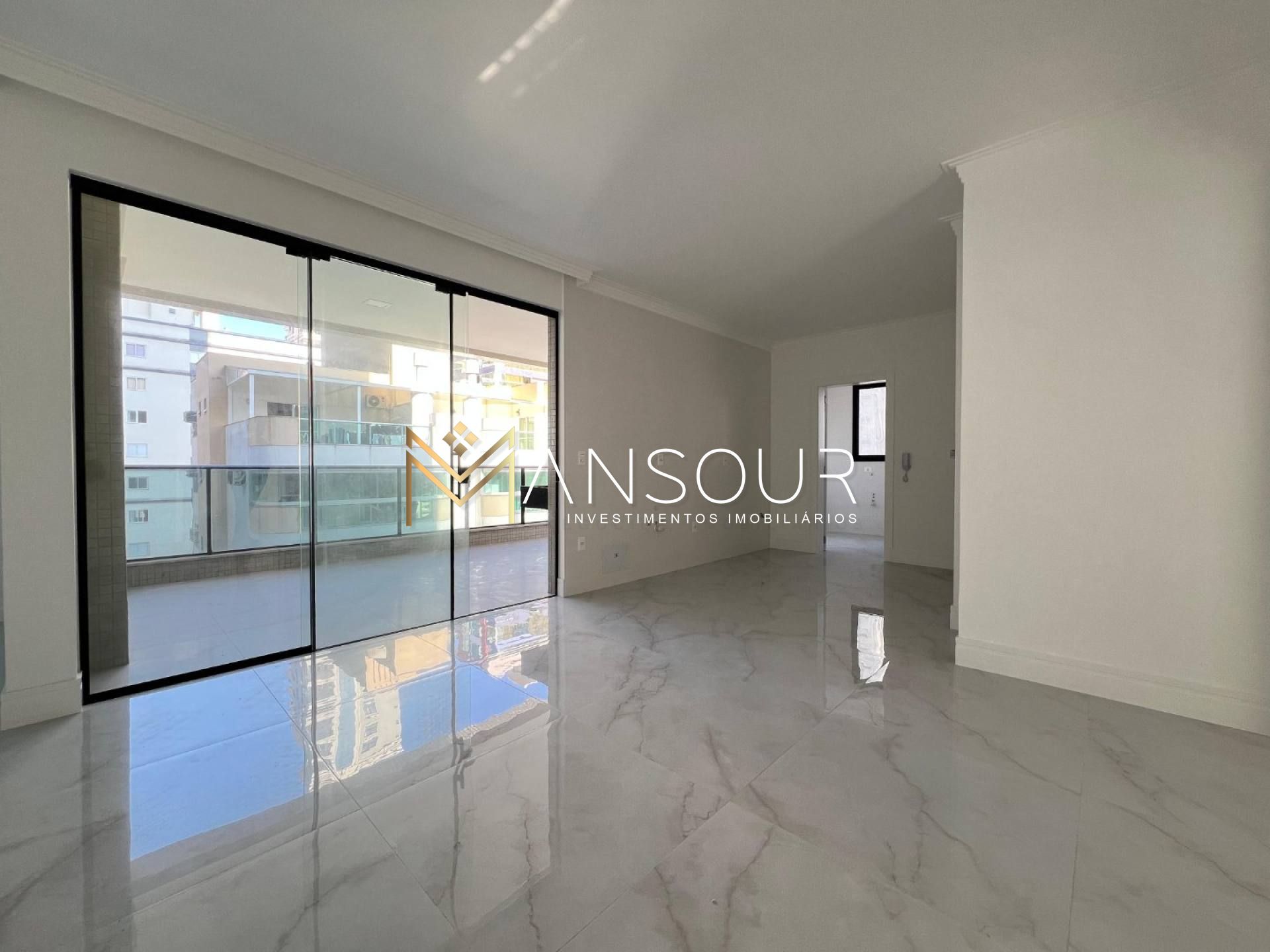 BEM LOCALIZADO Apartamento 03 suítes