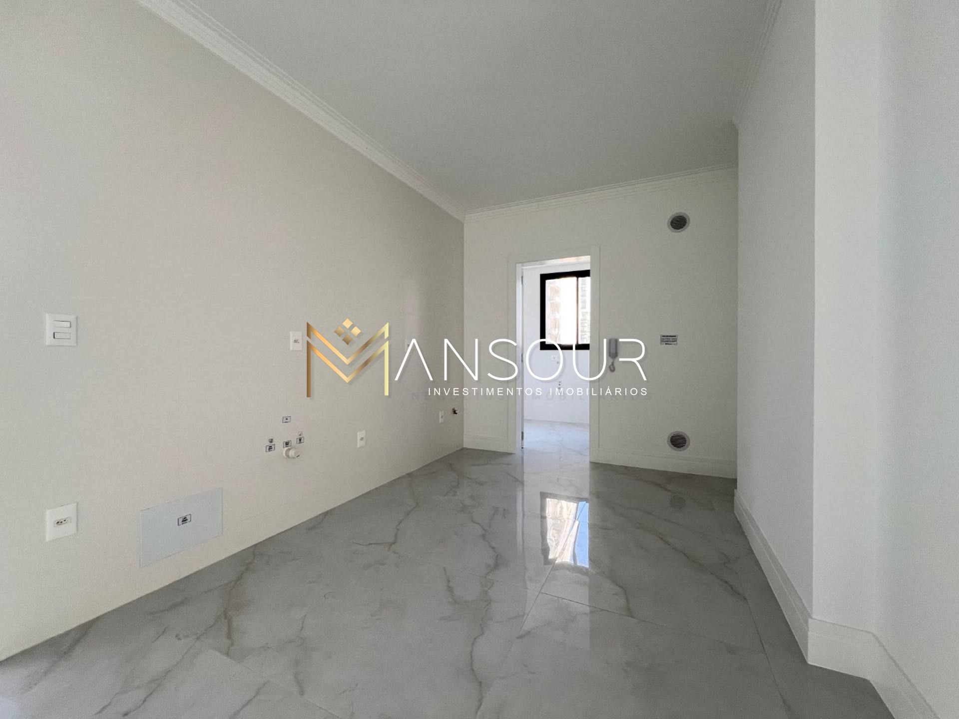BEM LOCALIZADO Apartamento 03 suítes